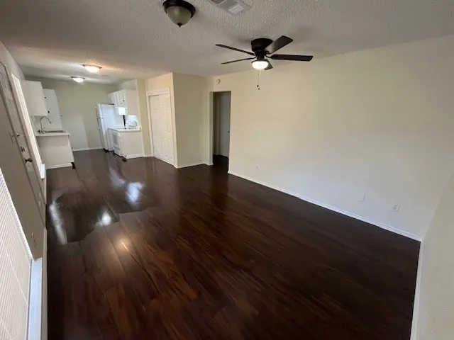 Apartment For Rent in Dallas County , 8127 Stonehurst Street 5, Dallas, Texas 75217, 2 Bedroom, 1 Bathroom, Garage spaces, 1,050 Sqft, built in 1987, Preowned, mls#21240317, Real Estate Agent in Dallas, Homes For Rent in Dallas county, Homes For Rent in Dallas, Realtor in Dallas Texas, Real Estate Brokerage Independent Realty Texas, Luminita Cordes Realtor