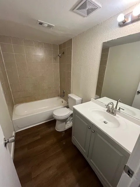 Apartment For Rent in Dallas County , 8127 Stonehurst Street 5, Dallas, Texas 75217, 2 Bedroom, 1 Bathroom, Garage spaces, 1,050 Sqft, built in 1987, Preowned, mls#21240317, Real Estate Agent in Dallas, Homes For Rent in Dallas county, Homes For Rent in Dallas, Realtor in Dallas Texas, Real Estate Brokerage Independent Realty Texas, Luminita Cordes Realtor