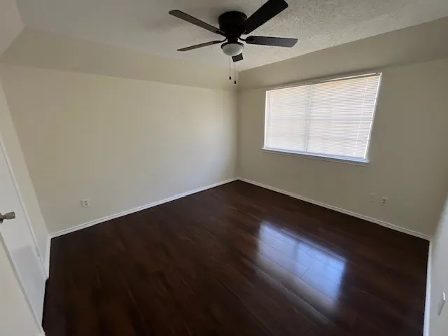Apartment For Rent in Dallas County , 8127 Stonehurst Street 5, Dallas, Texas 75217, 2 Bedroom, 1 Bathroom, Garage spaces, 1,050 Sqft, built in 1987, Preowned, mls#21240317, Real Estate Agent in Dallas, Homes For Rent in Dallas county, Homes For Rent in Dallas, Realtor in Dallas Texas, Real Estate Brokerage Independent Realty Texas, Luminita Cordes Realtor