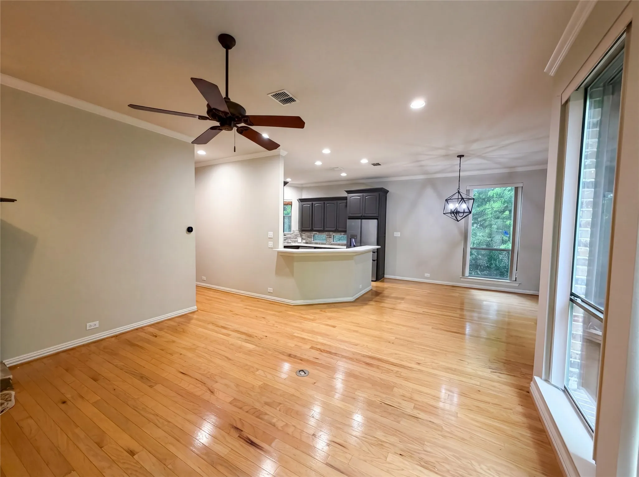 Single Family Residence For Sale in Dallas County , 1309 Winding Brook Drive, Garland, Texas 75044, 4 Bedroom, 4 Bathroom, 2 Garage spaces, 3,570 Sqft, built in 2001, mls#21240316, Real Estate Agent in Garland, Homes For Sale in Dallas county, Homes For Sale in Garland, Realtor in Garland Texas, Real Estate Brokerage Independent Realty Texas, Luminita Cordes Realtor