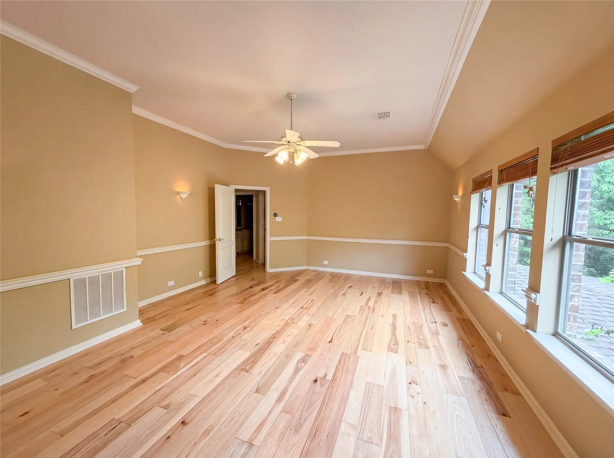 Single Family Residence For Sale in Dallas County , 1309 Winding Brook Drive, Garland, Texas 75044, 4 Bedroom, 4 Bathroom, 2 Garage spaces, 3,570 Sqft, built in 2001, mls#21240316, Real Estate Agent in Garland, Homes For Sale in Dallas county, Homes For Sale in Garland, Realtor in Garland Texas, Real Estate Brokerage Independent Realty Texas, Luminita Cordes Realtor
