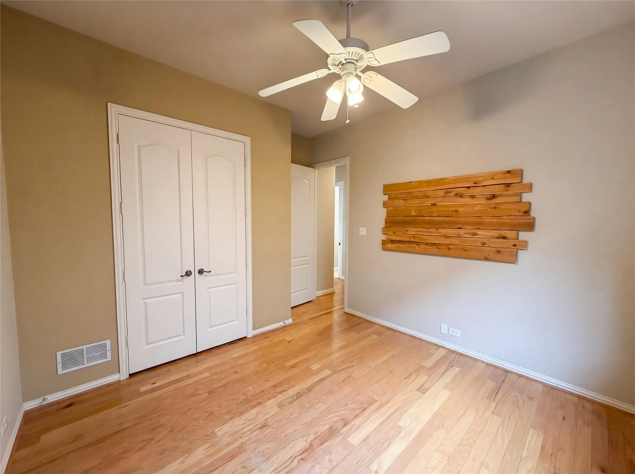 Single Family Residence For Sale in Dallas County , 1309 Winding Brook Drive, Garland, Texas 75044, 4 Bedroom, 4 Bathroom, 2 Garage spaces, 3,570 Sqft, built in 2001, mls#21240316, Real Estate Agent in Garland, Homes For Sale in Dallas county, Homes For Sale in Garland, Realtor in Garland Texas, Real Estate Brokerage Independent Realty Texas, Luminita Cordes Realtor