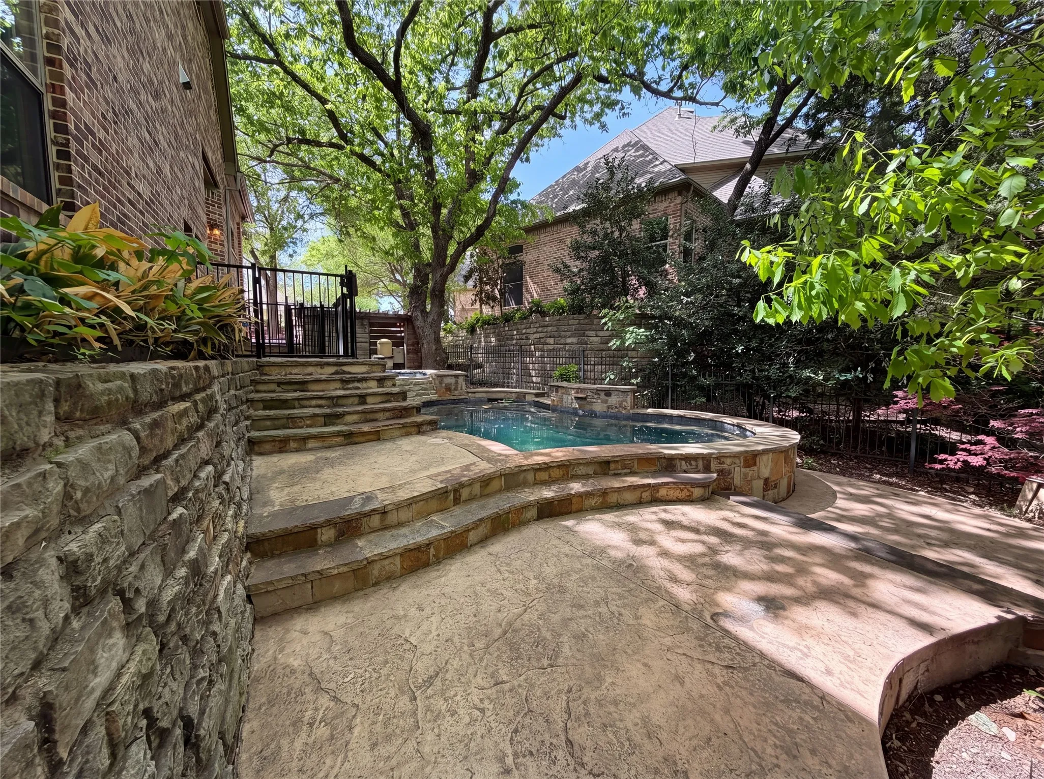 Single Family Residence For Sale in Dallas County , 1309 Winding Brook Drive, Garland, Texas 75044, 4 Bedroom, 4 Bathroom, 2 Garage spaces, 3,570 Sqft, built in 2001, mls#21240316, Real Estate Agent in Garland, Homes For Sale in Dallas county, Homes For Sale in Garland, Realtor in Garland Texas, Real Estate Brokerage Independent Realty Texas, Luminita Cordes Realtor