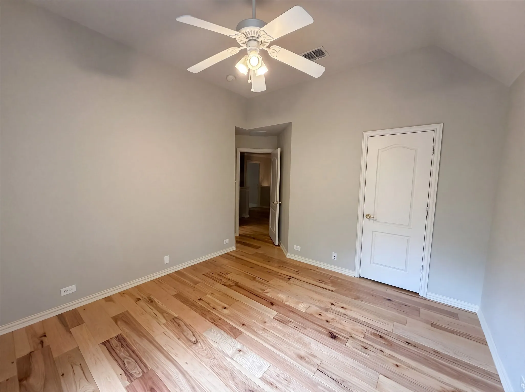 Single Family Residence For Sale in Dallas County , 1309 Winding Brook Drive, Garland, Texas 75044, 4 Bedroom, 4 Bathroom, 2 Garage spaces, 3,570 Sqft, built in 2001, mls#21240316, Real Estate Agent in Garland, Homes For Sale in Dallas county, Homes For Sale in Garland, Realtor in Garland Texas, Real Estate Brokerage Independent Realty Texas, Luminita Cordes Realtor