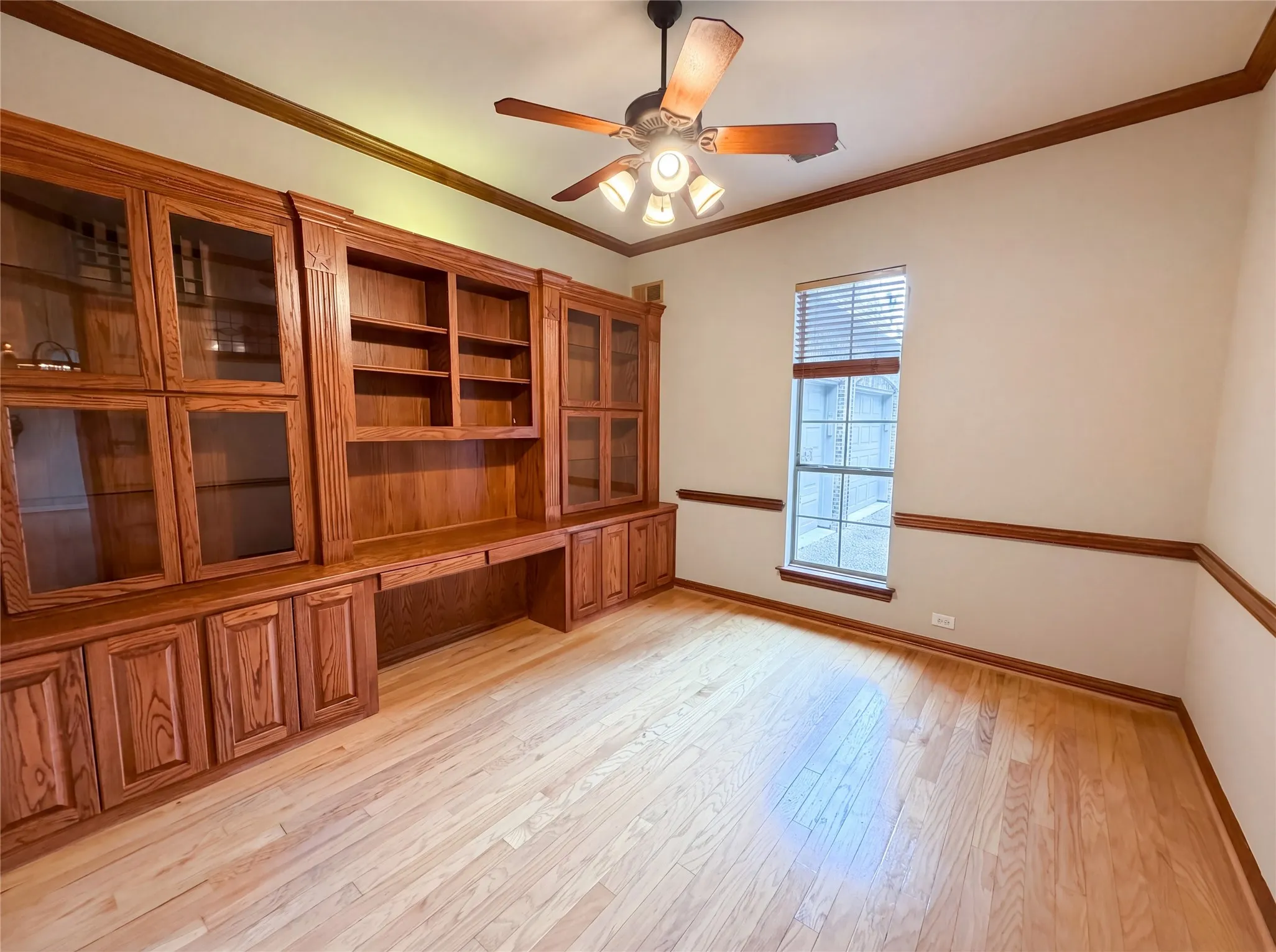 Single Family Residence For Sale in Dallas County , 1309 Winding Brook Drive, Garland, Texas 75044, 4 Bedroom, 4 Bathroom, 2 Garage spaces, 3,570 Sqft, built in 2001, mls#21240316, Real Estate Agent in Garland, Homes For Sale in Dallas county, Homes For Sale in Garland, Realtor in Garland Texas, Real Estate Brokerage Independent Realty Texas, Luminita Cordes Realtor