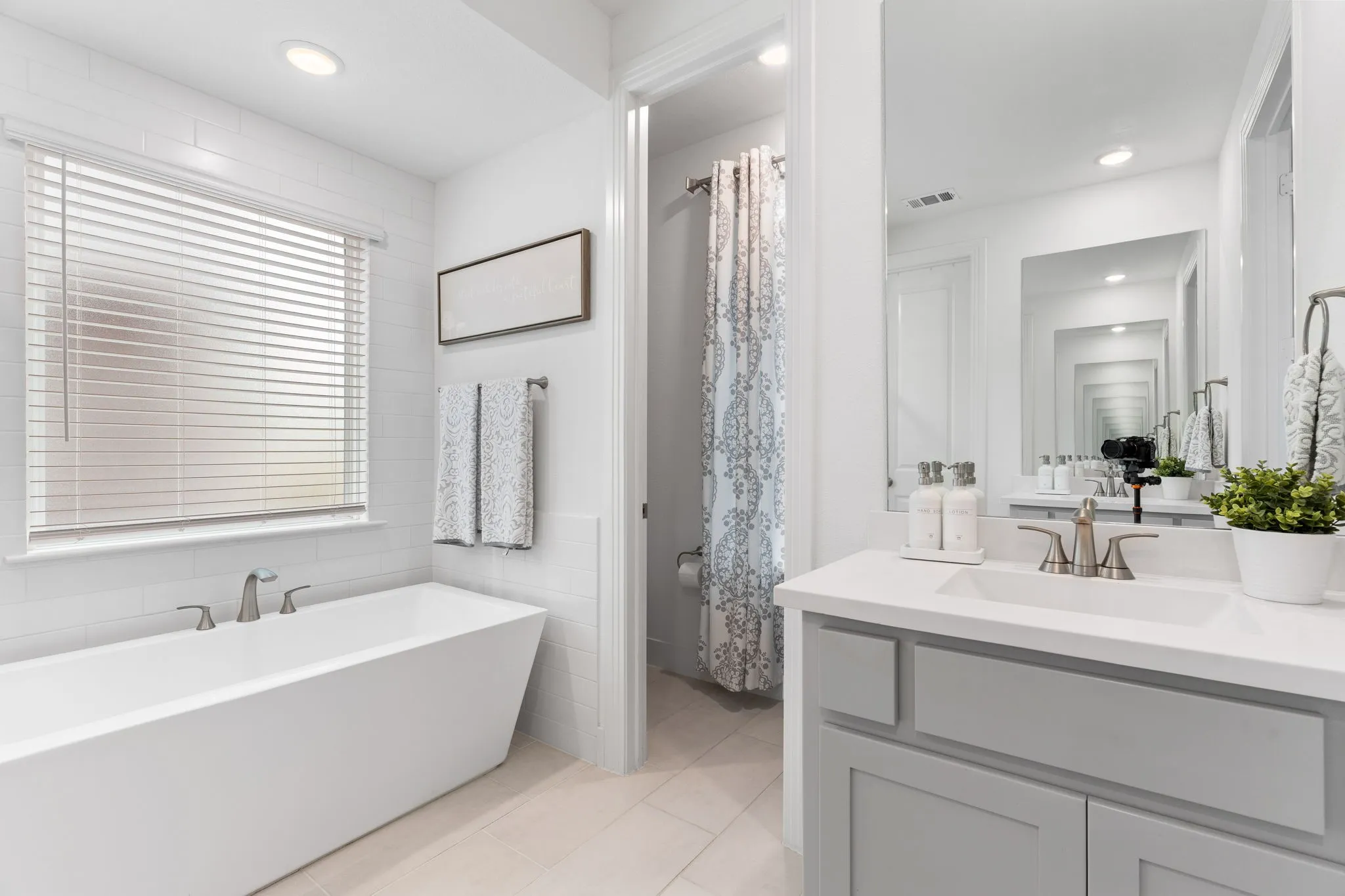 Single Family Residence For Sale in Collin County , 8220 Legacy Trail, Mc Kinney, Texas 75071, 5 Bedroom, 3 Bathroom, 2 Garage spaces, 2,521 Sqft, built in 2023, Preowned, mls#21236554, Real Estate Agent in Mc Kinney, Homes For Sale in Collin county, Homes For Sale in Mc Kinney, Realtor in Mc Kinney Texas, Real Estate Brokerage Independent Realty Texas, Luminita Cordes Realtor