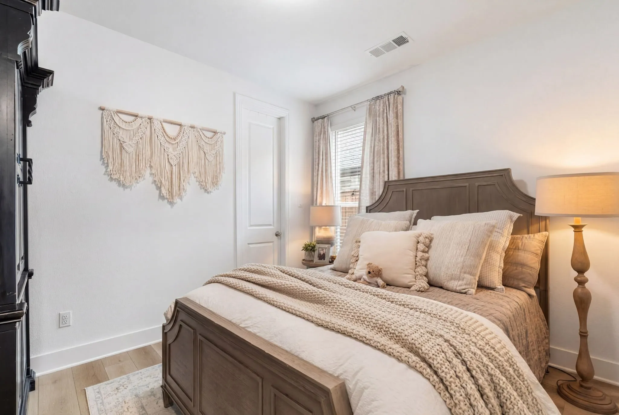 Single Family Residence For Sale in Collin County , 8220 Legacy Trail, Mc Kinney, Texas 75071, 5 Bedroom, 3 Bathroom, 2 Garage spaces, 2,521 Sqft, built in 2023, Preowned, mls#21236554, Real Estate Agent in Mc Kinney, Homes For Sale in Collin county, Homes For Sale in Mc Kinney, Realtor in Mc Kinney Texas, Real Estate Brokerage Independent Realty Texas, Luminita Cordes Realtor