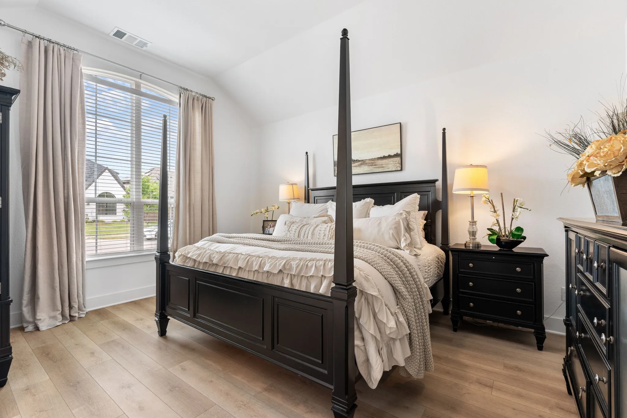 Single Family Residence For Sale in Collin County , 8220 Legacy Trail, Mc Kinney, Texas 75071, 5 Bedroom, 3 Bathroom, 2 Garage spaces, 2,521 Sqft, built in 2023, Preowned, mls#21236554, Real Estate Agent in Mc Kinney, Homes For Sale in Collin county, Homes For Sale in Mc Kinney, Realtor in Mc Kinney Texas, Real Estate Brokerage Independent Realty Texas, Luminita Cordes Realtor