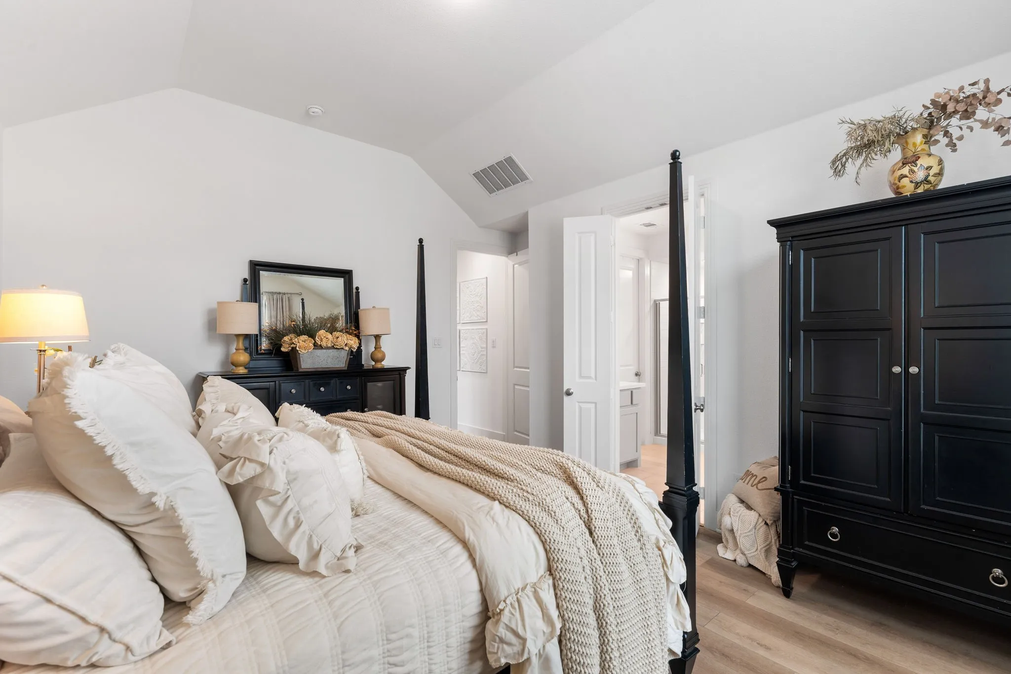 Single Family Residence For Sale in Collin County , 8220 Legacy Trail, Mc Kinney, Texas 75071, 5 Bedroom, 3 Bathroom, 2 Garage spaces, 2,521 Sqft, built in 2023, Preowned, mls#21236554, Real Estate Agent in Mc Kinney, Homes For Sale in Collin county, Homes For Sale in Mc Kinney, Realtor in Mc Kinney Texas, Real Estate Brokerage Independent Realty Texas, Luminita Cordes Realtor