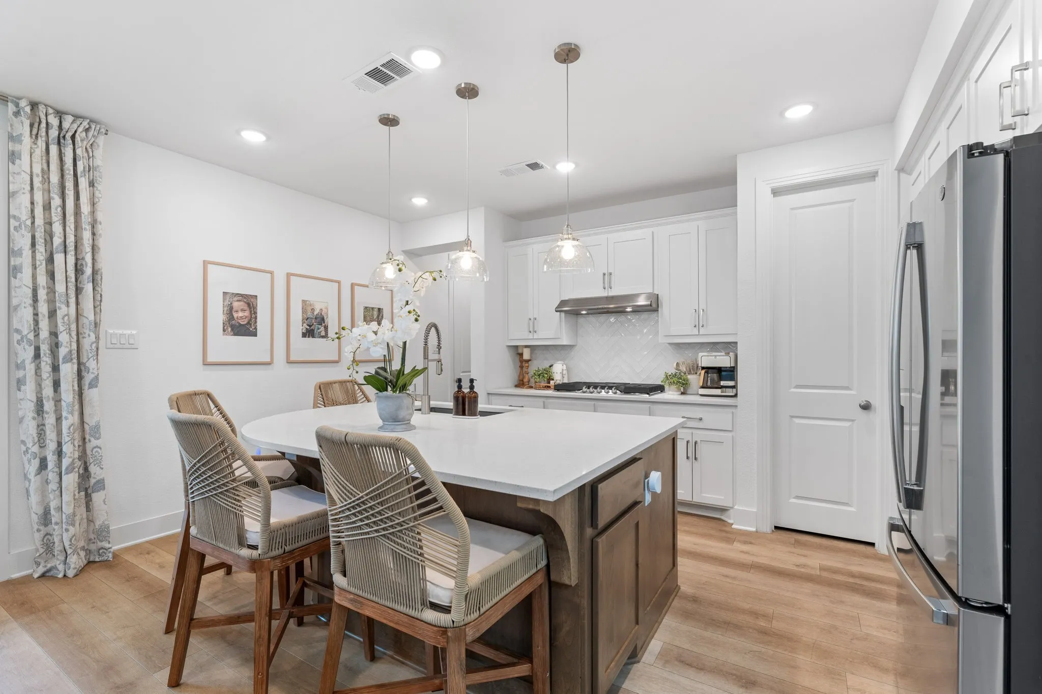 Single Family Residence For Sale in Collin County , 8220 Legacy Trail, Mc Kinney, Texas 75071, 5 Bedroom, 3 Bathroom, 2 Garage spaces, 2,521 Sqft, built in 2023, Preowned, mls#21236554, Real Estate Agent in Mc Kinney, Homes For Sale in Collin county, Homes For Sale in Mc Kinney, Realtor in Mc Kinney Texas, Real Estate Brokerage Independent Realty Texas, Luminita Cordes Realtor