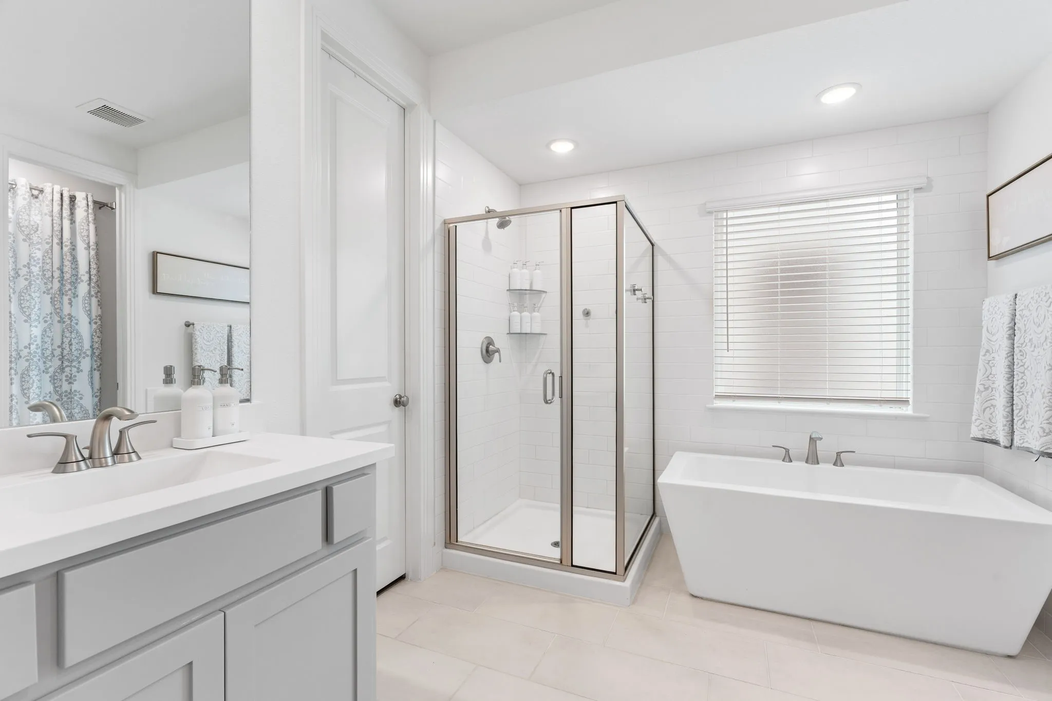 Single Family Residence For Sale in Collin County , 8220 Legacy Trail, Mc Kinney, Texas 75071, 5 Bedroom, 3 Bathroom, 2 Garage spaces, 2,521 Sqft, built in 2023, Preowned, mls#21236554, Real Estate Agent in Mc Kinney, Homes For Sale in Collin county, Homes For Sale in Mc Kinney, Realtor in Mc Kinney Texas, Real Estate Brokerage Independent Realty Texas, Luminita Cordes Realtor