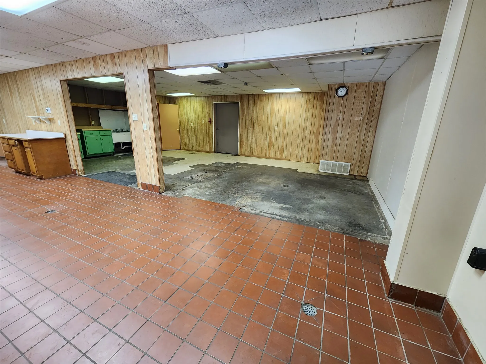 The property features a spacious room with terracotta-colored tile flooring