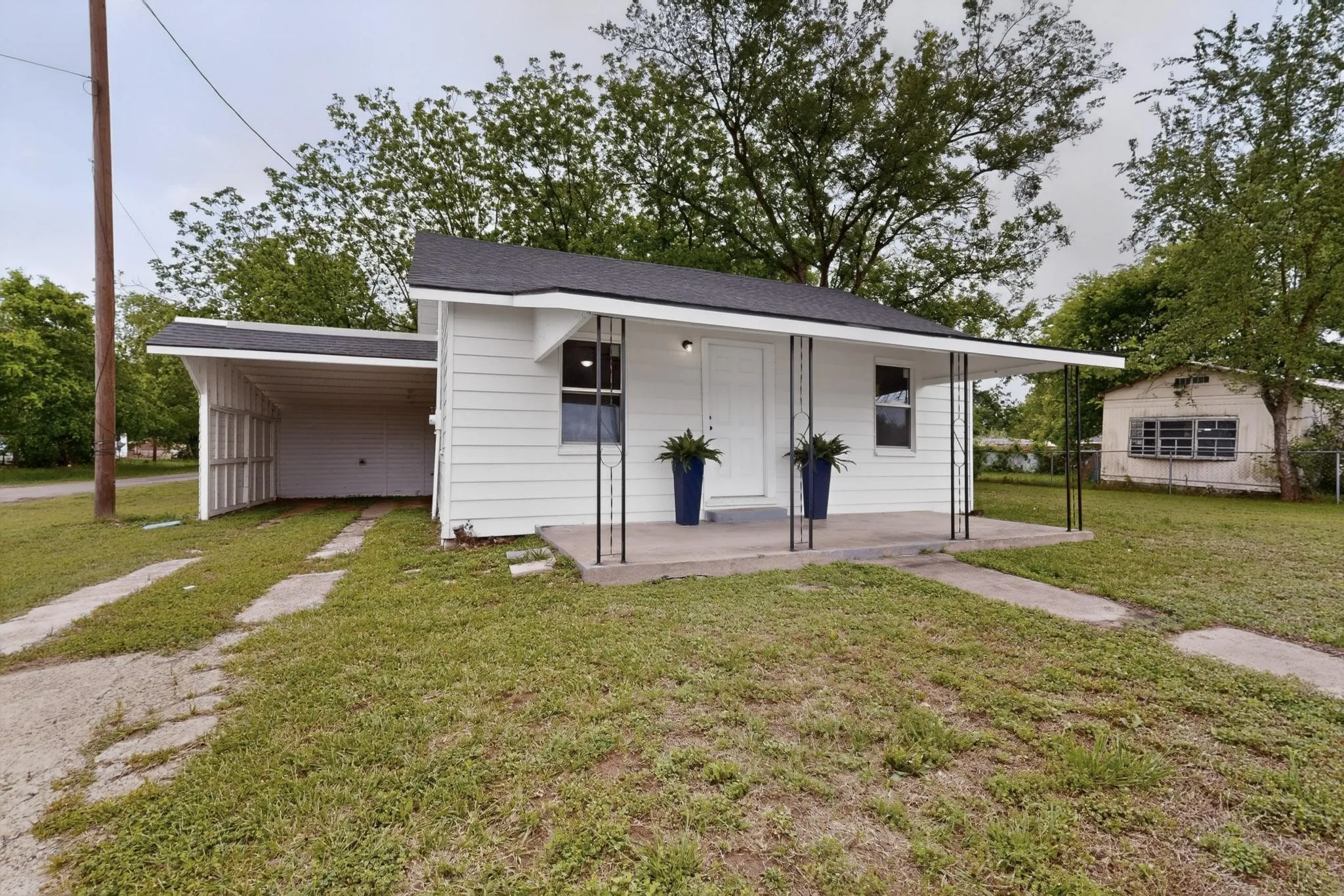 Single car carport on the left side of the home.