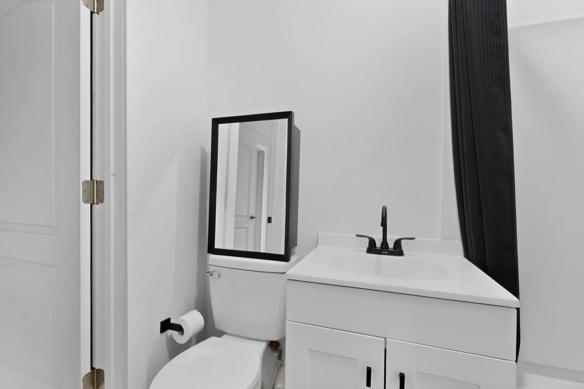 Another view of the bathroom