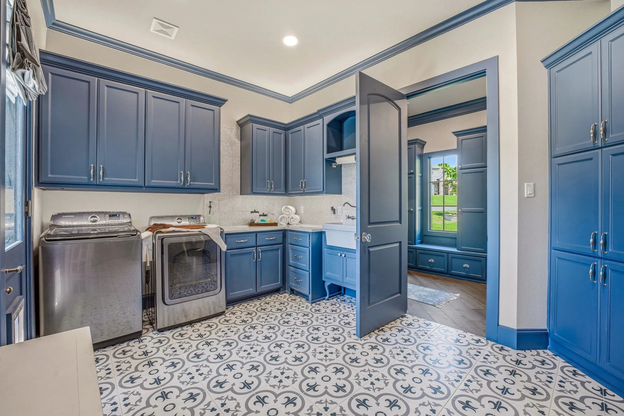 Single Family Residence For Sale in Parker County , 144 Condor View, Weatherford, Texas 76087, 4 Bedrooms, 3 Bathrooms, 3 Garage spaces, 4,530 Sqft, built in 2022, Price $2,200,000, mls#21233975, Real Estate Agent in Weatherford, Homes For Sale in Parker county, Homes For Sale in Weatherford, Realtor in Weatherford Texas, Real Estate Brokerage Independent Realty Texas, Luminita Cordes Realtor