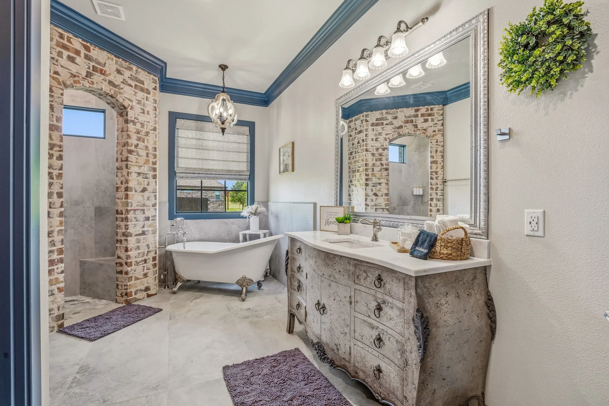 Single Family Residence For Sale in Parker County , 144 Condor View, Weatherford, Texas 76087, 4 Bedrooms, 3 Bathrooms, 3 Garage spaces, 4,530 Sqft, built in 2022, Price $2,200,000, mls#21233975, Real Estate Agent in Weatherford, Homes For Sale in Parker county, Homes For Sale in Weatherford, Realtor in Weatherford Texas, Real Estate Brokerage Independent Realty Texas, Luminita Cordes Realtor