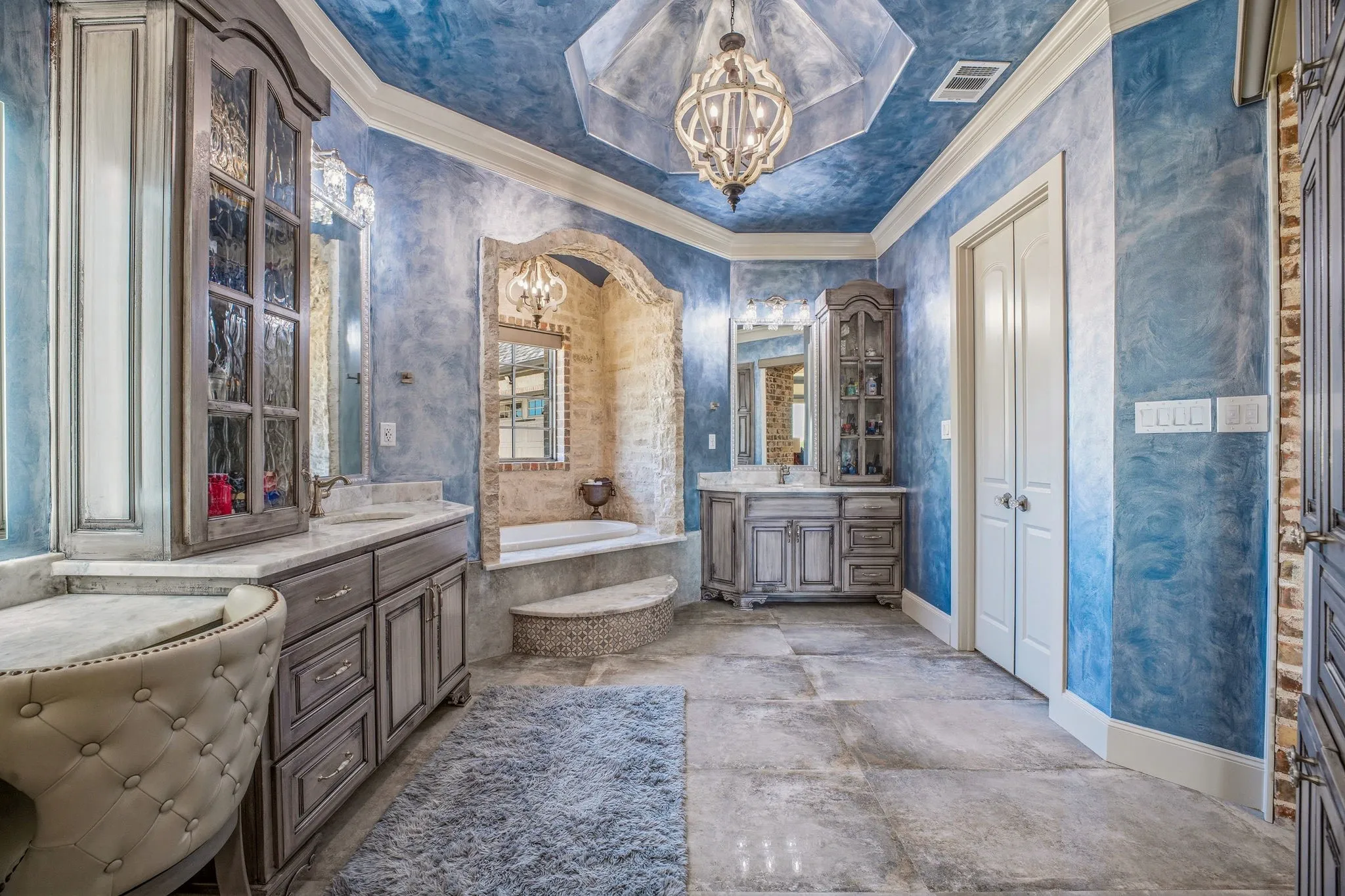 Single Family Residence For Sale in Parker County , 144 Condor View, Weatherford, Texas 76087, 4 Bedrooms, 3 Bathrooms, 3 Garage spaces, 4,530 Sqft, built in 2022, Price $2,200,000, mls#21233975, Real Estate Agent in Weatherford, Homes For Sale in Parker county, Homes For Sale in Weatherford, Realtor in Weatherford Texas, Real Estate Brokerage Independent Realty Texas, Luminita Cordes Realtor