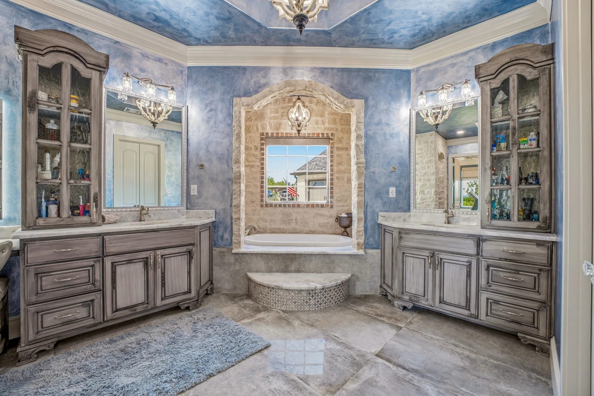 Single Family Residence For Sale in Parker County , 144 Condor View, Weatherford, Texas 76087, 4 Bedrooms, 3 Bathrooms, 3 Garage spaces, 4,530 Sqft, built in 2022, Price $2,200,000, mls#21233975, Real Estate Agent in Weatherford, Homes For Sale in Parker county, Homes For Sale in Weatherford, Realtor in Weatherford Texas, Real Estate Brokerage Independent Realty Texas, Luminita Cordes Realtor