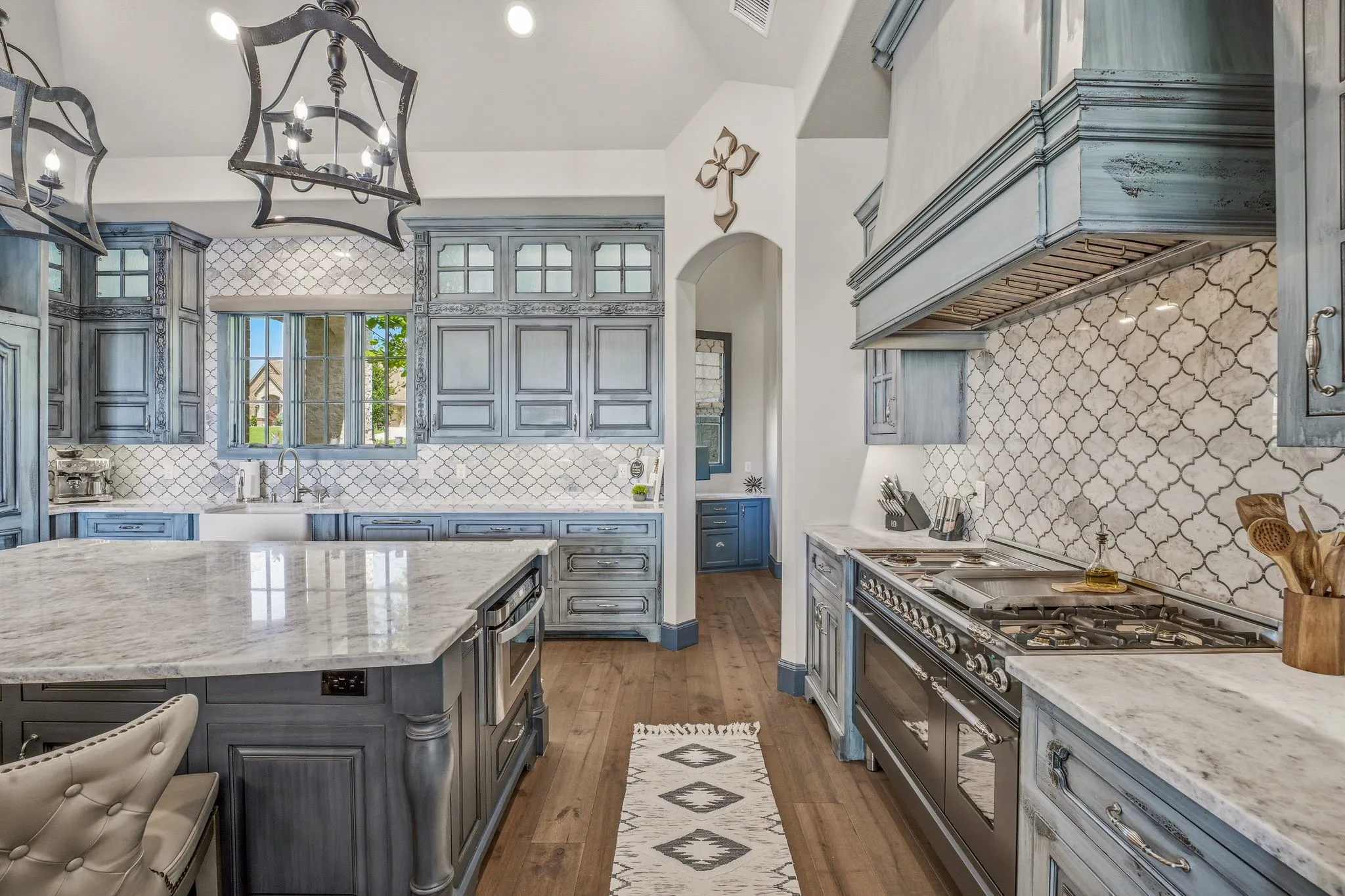 Single Family Residence For Sale in Parker County , 144 Condor View, Weatherford, Texas 76087, 4 Bedrooms, 3 Bathrooms, 3 Garage spaces, 4,530 Sqft, built in 2022, Price $2,200,000, mls#21233975, Real Estate Agent in Weatherford, Homes For Sale in Parker county, Homes For Sale in Weatherford, Realtor in Weatherford Texas, Real Estate Brokerage Independent Realty Texas, Luminita Cordes Realtor