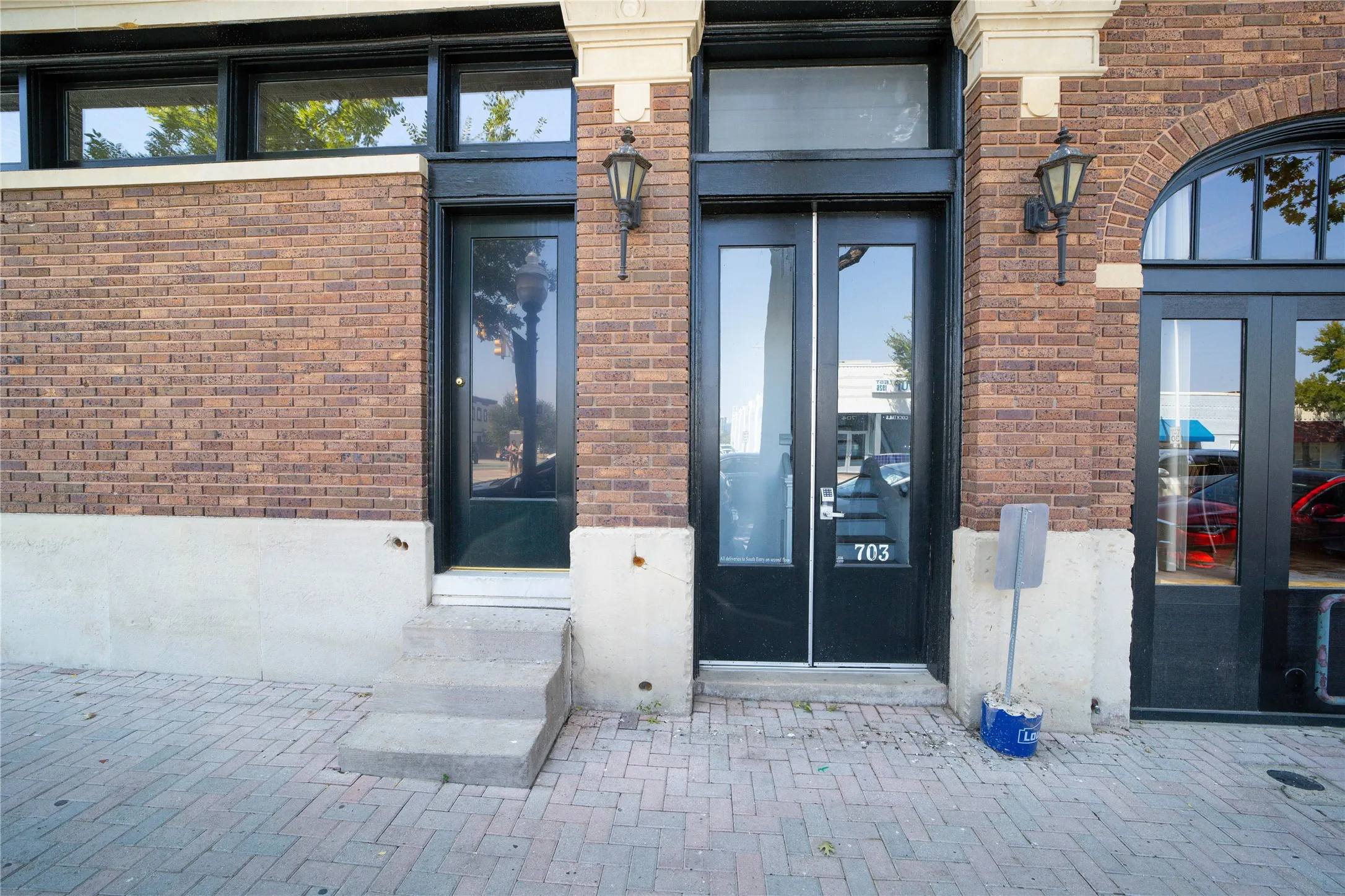 Apartment For Rent in Tarrant County , 703 W Magnolia Avenue 201, Fort Worth, Texas 76104, 1 Bedroom, 1 Bathroom, 1 Garage spaces, 1,098 Sqft, built in 1929, Preowned, Price $2,000, mls#21240497, Real Estate Agent in Fort Worth, Homes For Rent in Tarrant county, Homes For Rent in Fort Worth, Realtor in Fort Worth Texas, Real Estate Brokerage Independent Realty Texas, Luminita Cordes Realtor