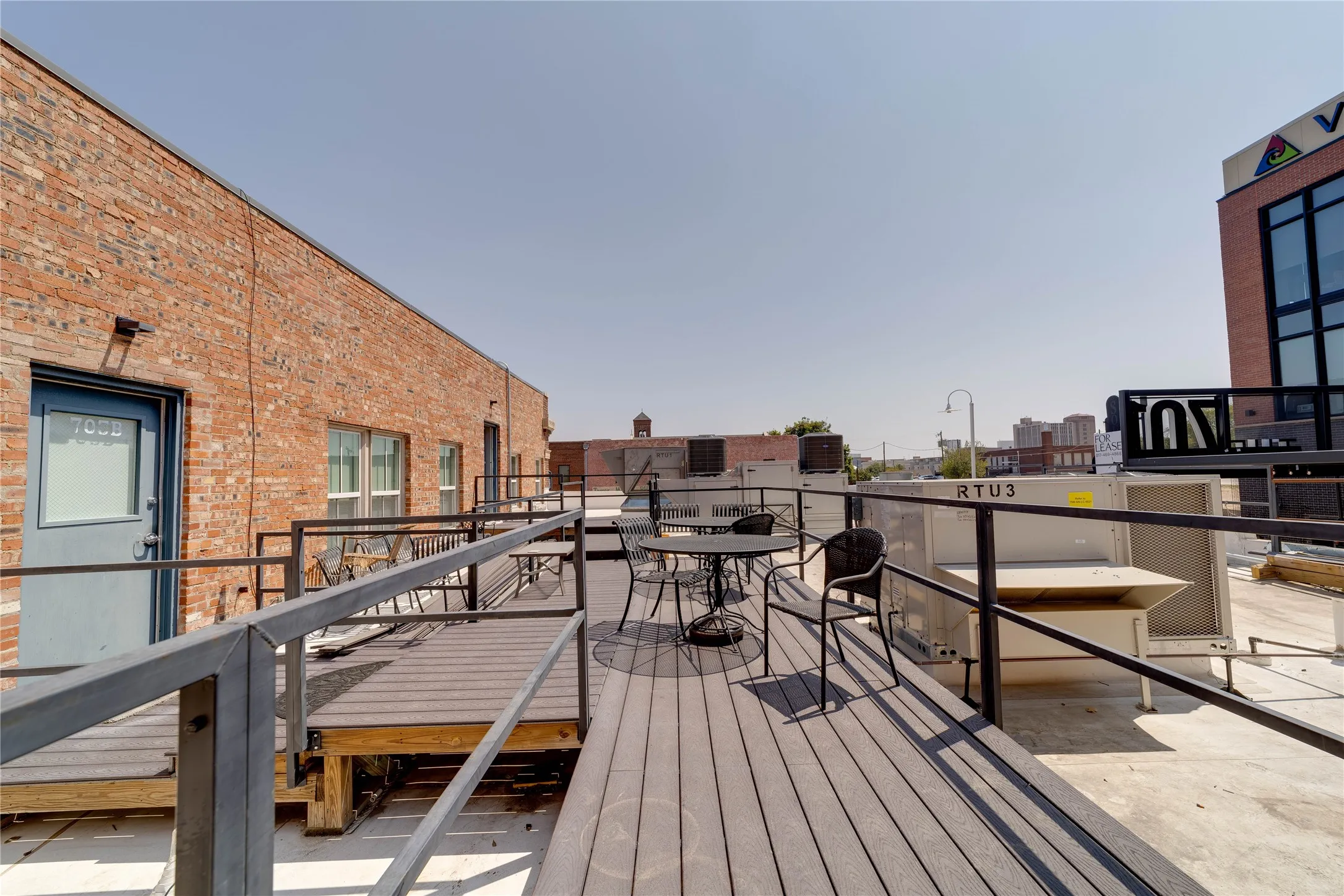 Apartment For Rent in Tarrant County , 703 W Magnolia Avenue 201, Fort Worth, Texas 76104, 1 Bedroom, 1 Bathroom, 1 Garage spaces, 1,098 Sqft, built in 1929, Preowned, Price $2,000, mls#21240497, Real Estate Agent in Fort Worth, Homes For Rent in Tarrant county, Homes For Rent in Fort Worth, Realtor in Fort Worth Texas, Real Estate Brokerage Independent Realty Texas, Luminita Cordes Realtor