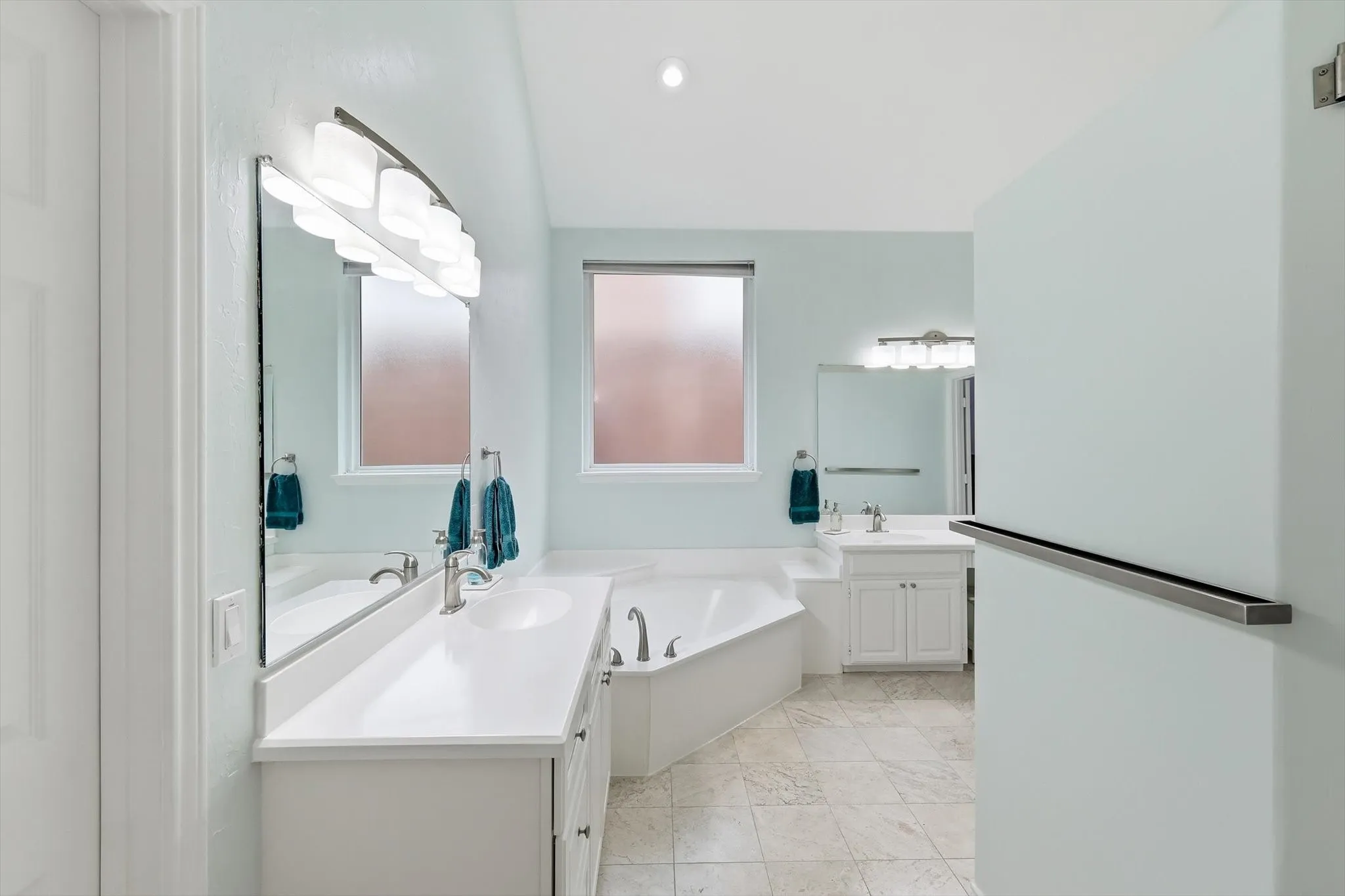 Single Family Residence For Sale in Collin County , 2105 Leeds Drive, Plano, Texas 75025, 5 Bedroom, 4 Bathroom, 3 Garage spaces, 3,273 Sqft, built in 1993, Preowned, mls#21239527, Real Estate Agent in Plano, Homes For Sale in Collin county, Homes For Sale in Plano, Realtor in Plano Texas, Real Estate Brokerage Independent Realty Texas, Luminita Cordes Realtor