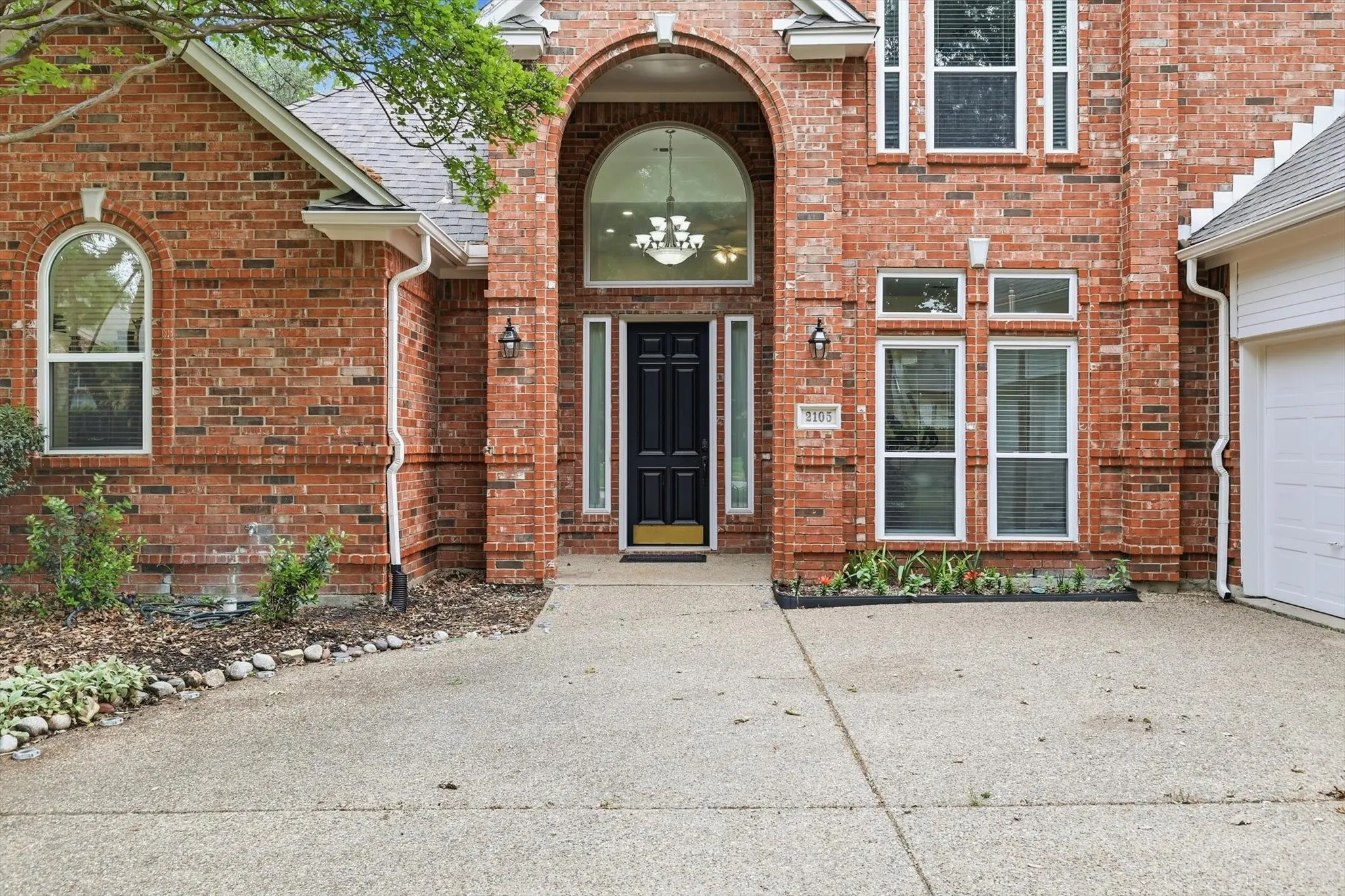 Single Family Residence For Sale in Collin County , 2105 Leeds Drive, Plano, Texas 75025, 5 Bedroom, 4 Bathroom, 3 Garage spaces, 3,273 Sqft, built in 1993, Preowned, mls#21239527, Real Estate Agent in Plano, Homes For Sale in Collin county, Homes For Sale in Plano, Realtor in Plano Texas, Real Estate Brokerage Independent Realty Texas, Luminita Cordes Realtor