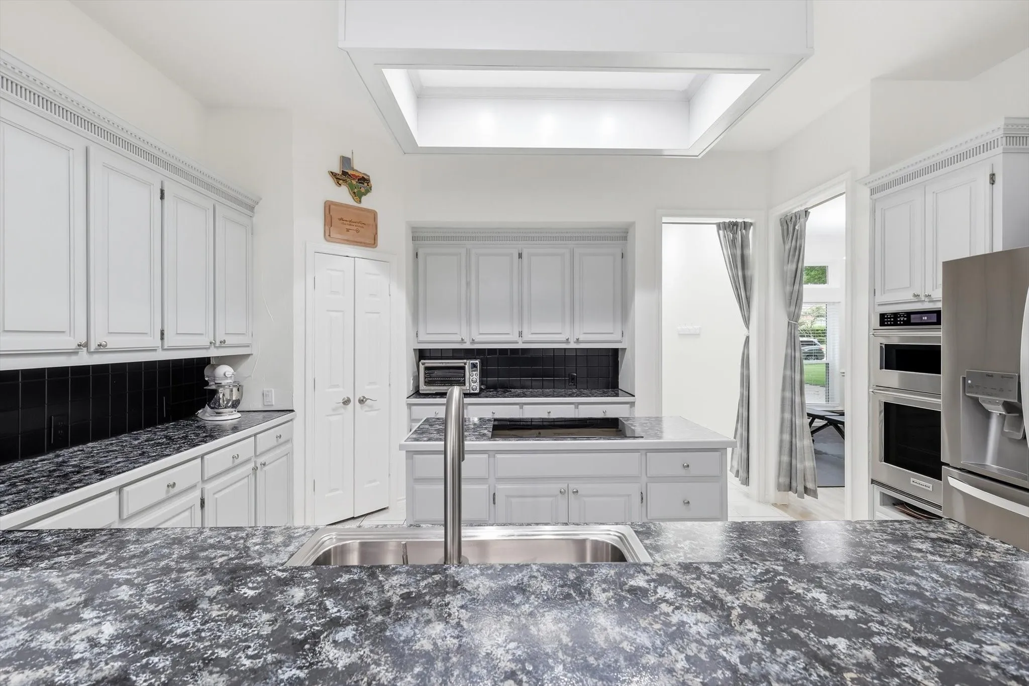 Single Family Residence For Sale in Collin County , 2105 Leeds Drive, Plano, Texas 75025, 5 Bedroom, 4 Bathroom, 3 Garage spaces, 3,273 Sqft, built in 1993, Preowned, mls#21239527, Real Estate Agent in Plano, Homes For Sale in Collin county, Homes For Sale in Plano, Realtor in Plano Texas, Real Estate Brokerage Independent Realty Texas, Luminita Cordes Realtor
