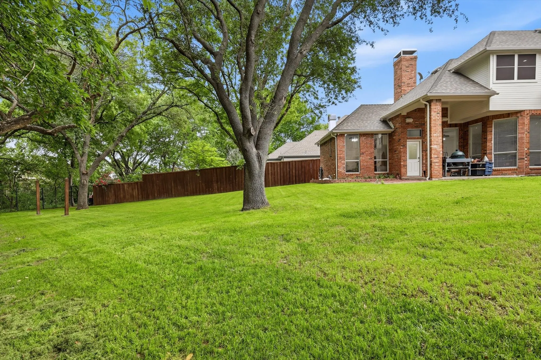 Single Family Residence For Sale in Collin County , 2105 Leeds Drive, Plano, Texas 75025, 5 Bedroom, 4 Bathroom, 3 Garage spaces, 3,273 Sqft, built in 1993, Preowned, mls#21239527, Real Estate Agent in Plano, Homes For Sale in Collin county, Homes For Sale in Plano, Realtor in Plano Texas, Real Estate Brokerage Independent Realty Texas, Luminita Cordes Realtor