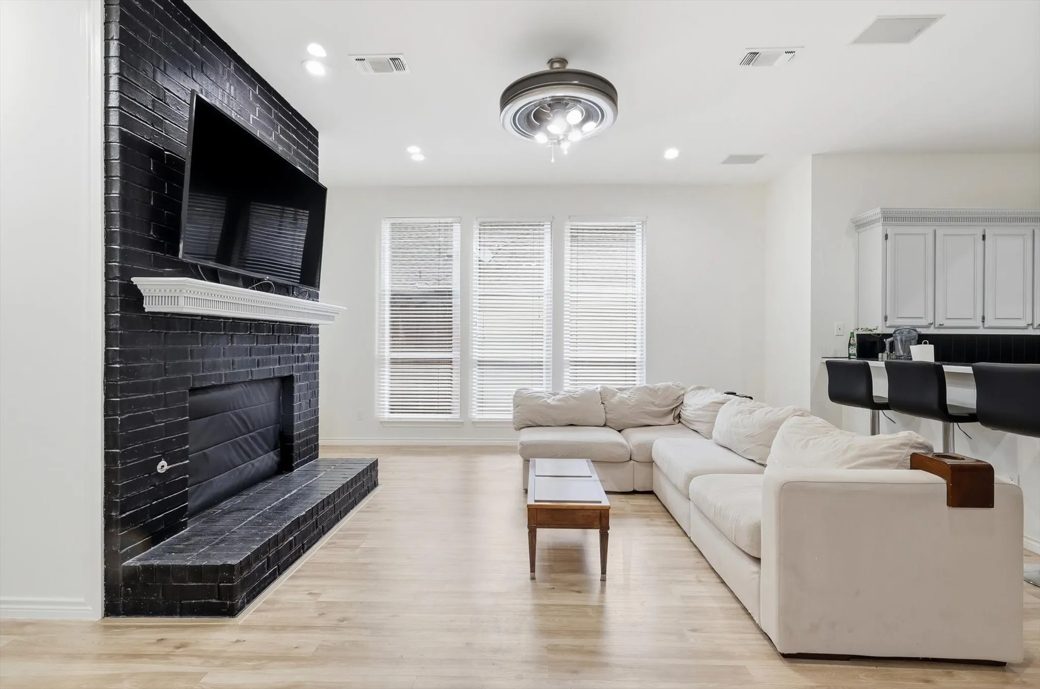 Single Family Residence For Sale in Collin County , 2105 Leeds Drive, Plano, Texas 75025, 5 Bedroom, 4 Bathroom, 3 Garage spaces, 3,273 Sqft, built in 1993, Preowned, mls#21239527, Real Estate Agent in Plano, Homes For Sale in Collin county, Homes For Sale in Plano, Realtor in Plano Texas, Real Estate Brokerage Independent Realty Texas, Luminita Cordes Realtor