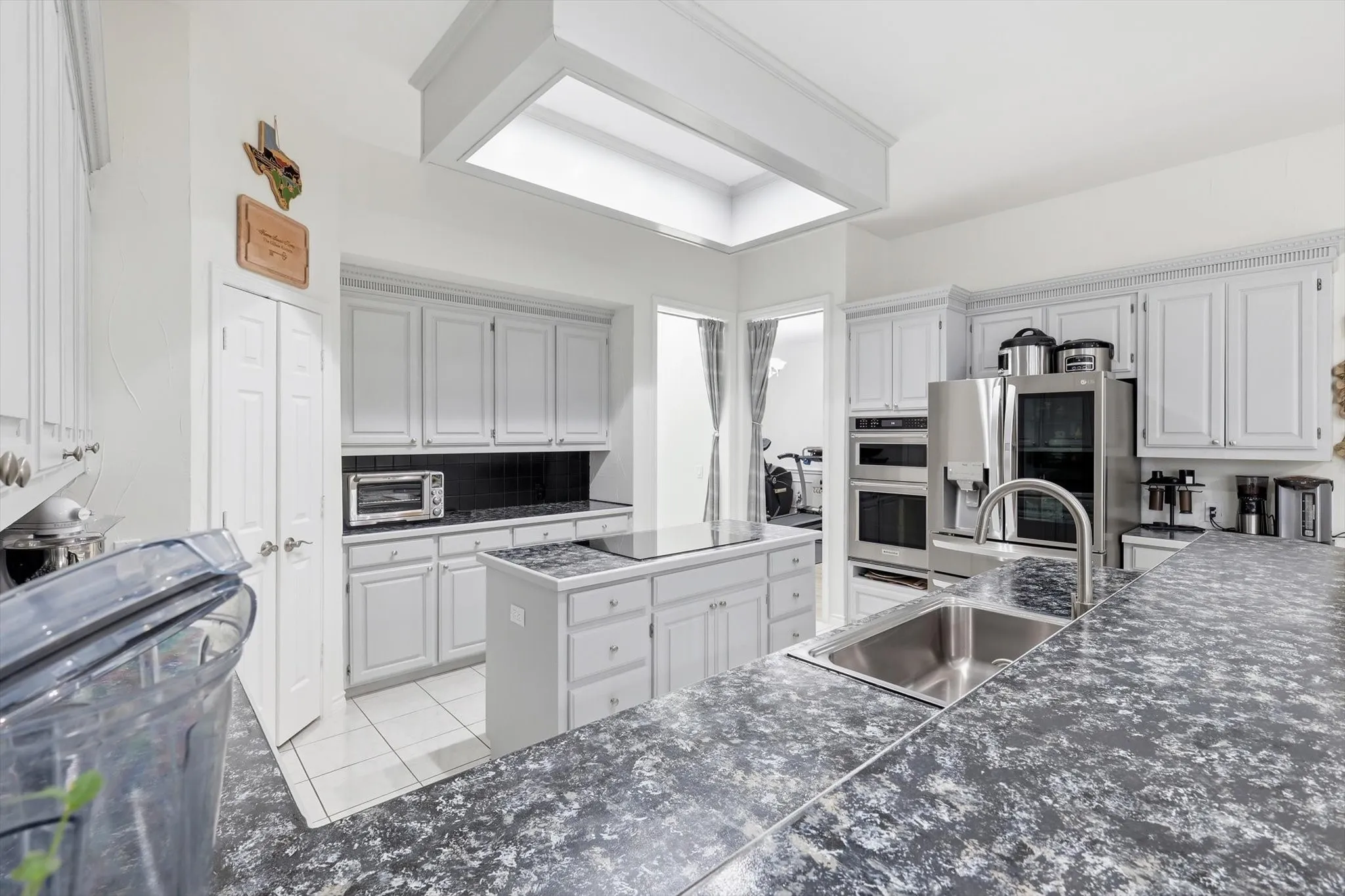 Single Family Residence For Sale in Collin County , 2105 Leeds Drive, Plano, Texas 75025, 5 Bedroom, 4 Bathroom, 3 Garage spaces, 3,273 Sqft, built in 1993, Preowned, mls#21239527, Real Estate Agent in Plano, Homes For Sale in Collin county, Homes For Sale in Plano, Realtor in Plano Texas, Real Estate Brokerage Independent Realty Texas, Luminita Cordes Realtor