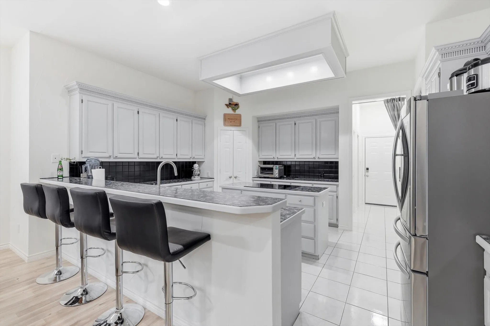 Single Family Residence For Sale in Collin County , 2105 Leeds Drive, Plano, Texas 75025, 5 Bedroom, 4 Bathroom, 3 Garage spaces, 3,273 Sqft, built in 1993, Preowned, mls#21239527, Real Estate Agent in Plano, Homes For Sale in Collin county, Homes For Sale in Plano, Realtor in Plano Texas, Real Estate Brokerage Independent Realty Texas, Luminita Cordes Realtor