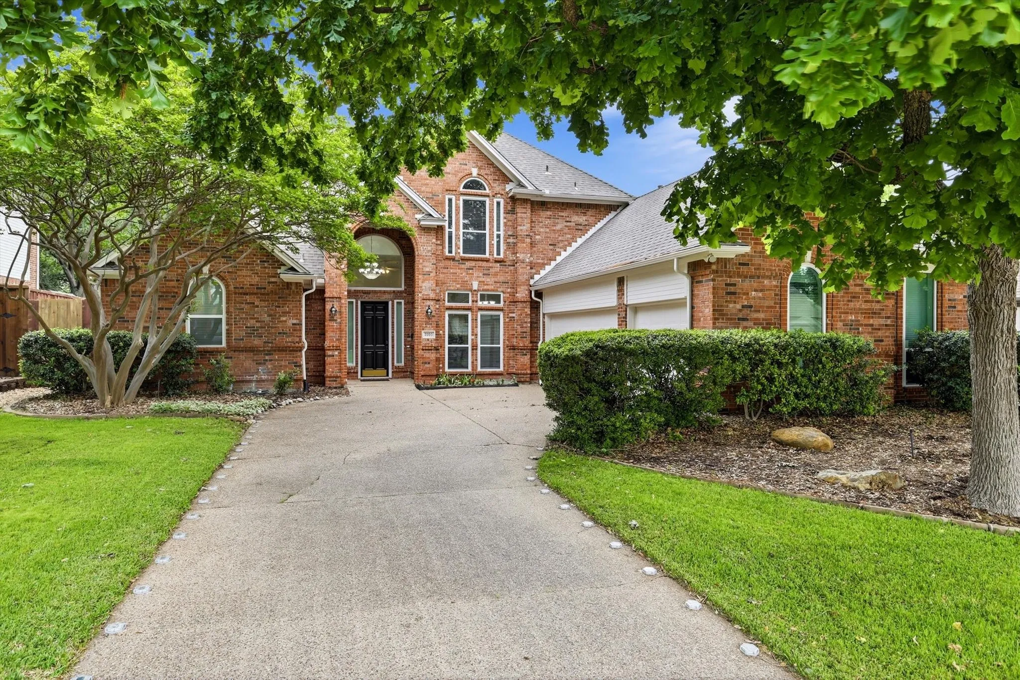 Single Family Residence For Sale in Collin County , 2105 Leeds Drive, Plano, Texas 75025, 5 Bedroom, 4 Bathroom, 3 Garage spaces, 3,273 Sqft, built in 1993, Preowned, mls#21239527, Real Estate Agent in Plano, Homes For Sale in Collin county, Homes For Sale in Plano, Realtor in Plano Texas, Real Estate Brokerage Independent Realty Texas, Luminita Cordes Realtor