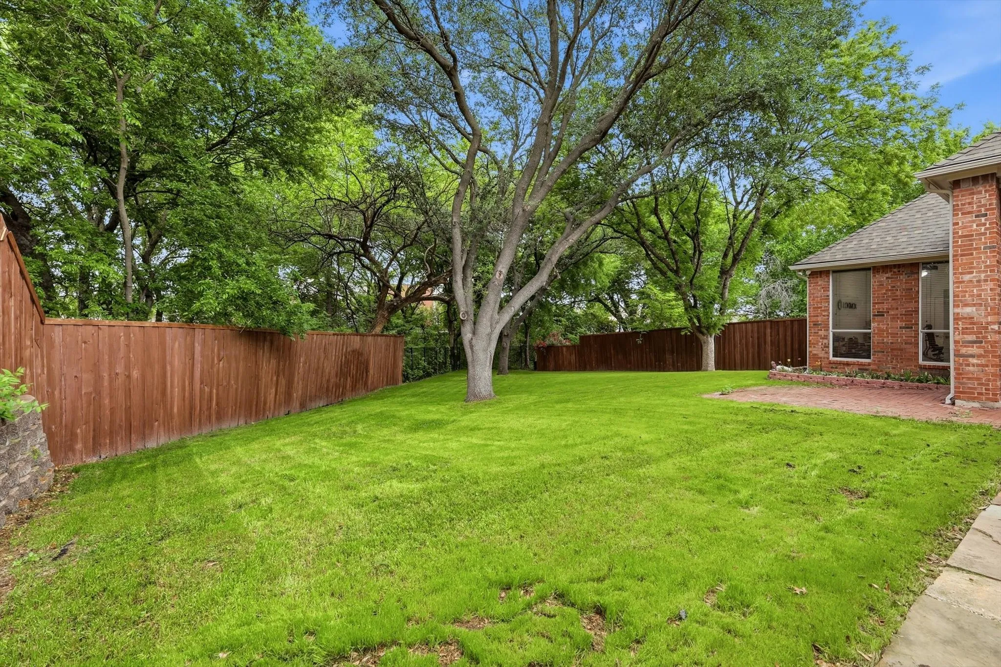 Single Family Residence For Sale in Collin County , 2105 Leeds Drive, Plano, Texas 75025, 5 Bedroom, 4 Bathroom, 3 Garage spaces, 3,273 Sqft, built in 1993, Preowned, mls#21239527, Real Estate Agent in Plano, Homes For Sale in Collin county, Homes For Sale in Plano, Realtor in Plano Texas, Real Estate Brokerage Independent Realty Texas, Luminita Cordes Realtor
