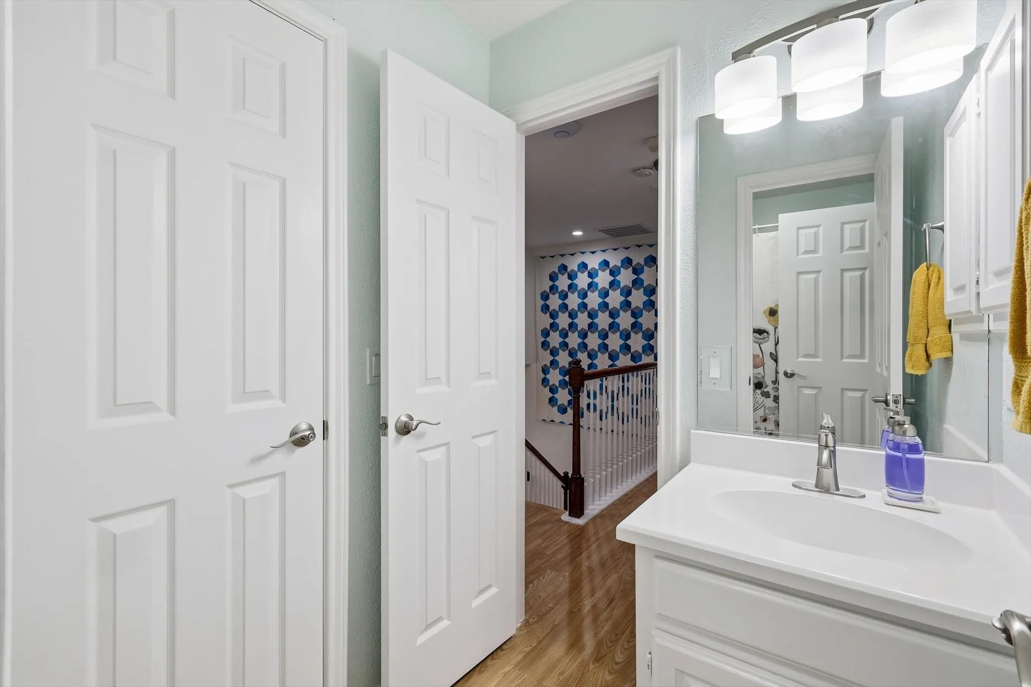 Upstairs Jack and Jill bath wtih direct access from hallway