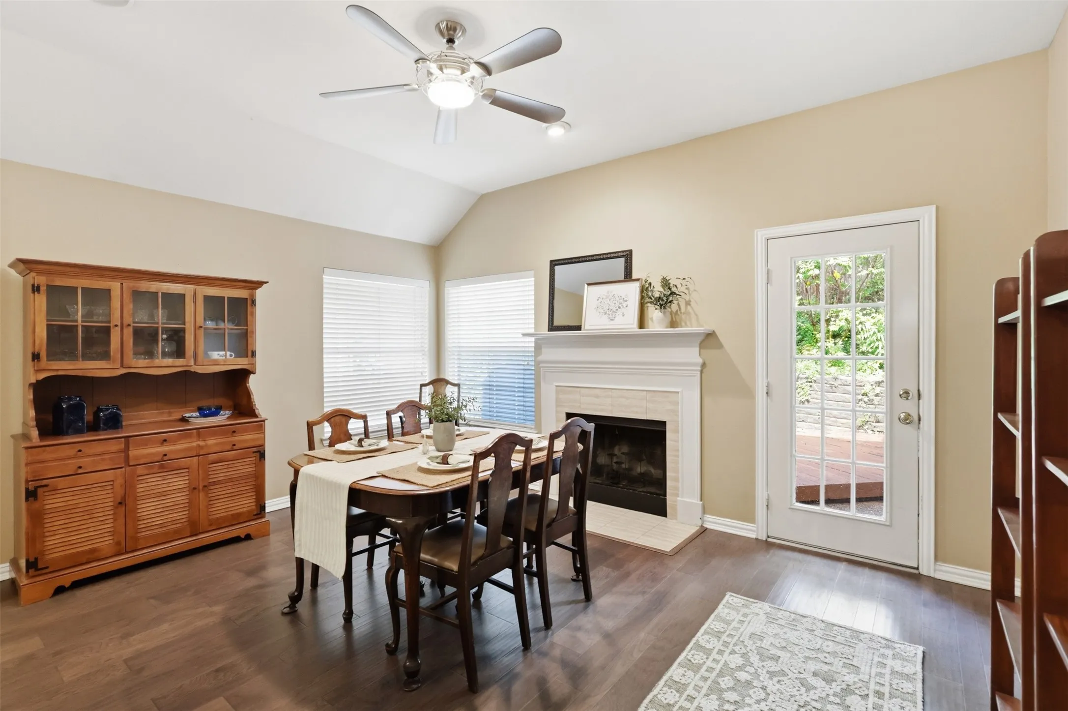 Single Family Residence For Sale in Tarrant County , 2638 Hidden Ridge Drive, Arlington, Texas 76006, 4 Bedroom, 2 Bathroom, 2 Garage spaces, 1,921 Sqft, built in 1992, Price $340,000, mls#21240489, Real Estate Agent in Arlington, Homes For Sale in Tarrant county, Homes For Sale in Arlington, Realtor in Arlington Texas, Real Estate Brokerage Independent Realty Texas, Luminita Cordes Realtor