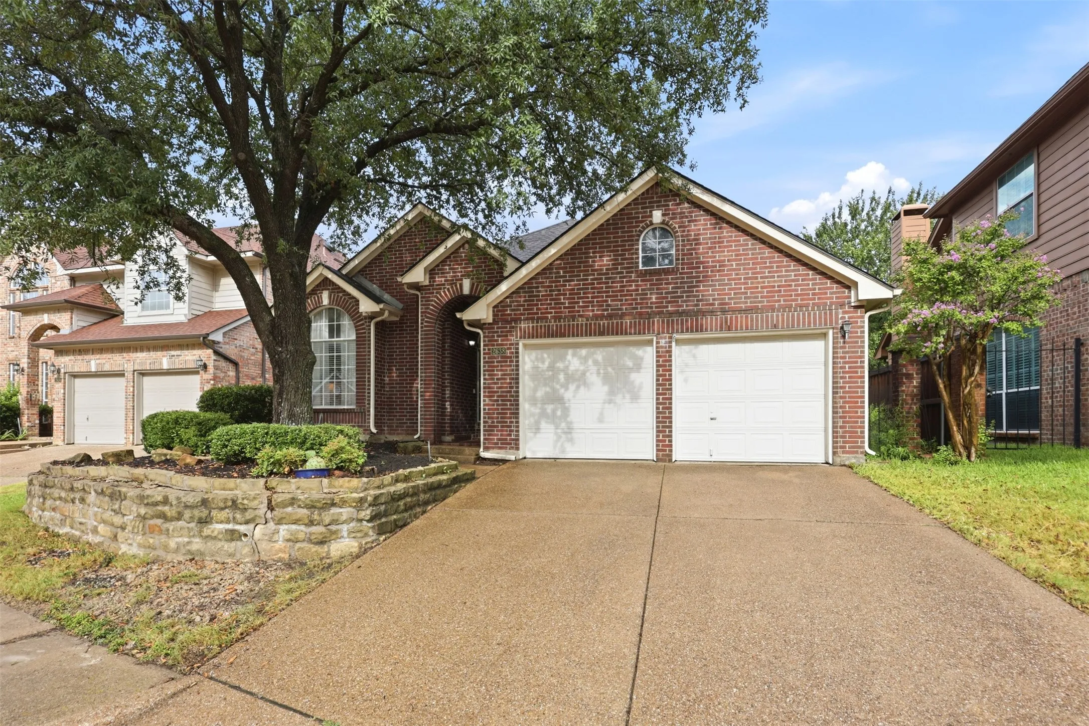 Single Family Residence For Sale in Tarrant County , 2638 Hidden Ridge Drive, Arlington, Texas 76006, 4 Bedroom, 2 Bathroom, 2 Garage spaces, 1,921 Sqft, built in 1992, Price $340,000, mls#21240489, Real Estate Agent in Arlington, Homes For Sale in Tarrant county, Homes For Sale in Arlington, Realtor in Arlington Texas, Real Estate Brokerage Independent Realty Texas, Luminita Cordes Realtor