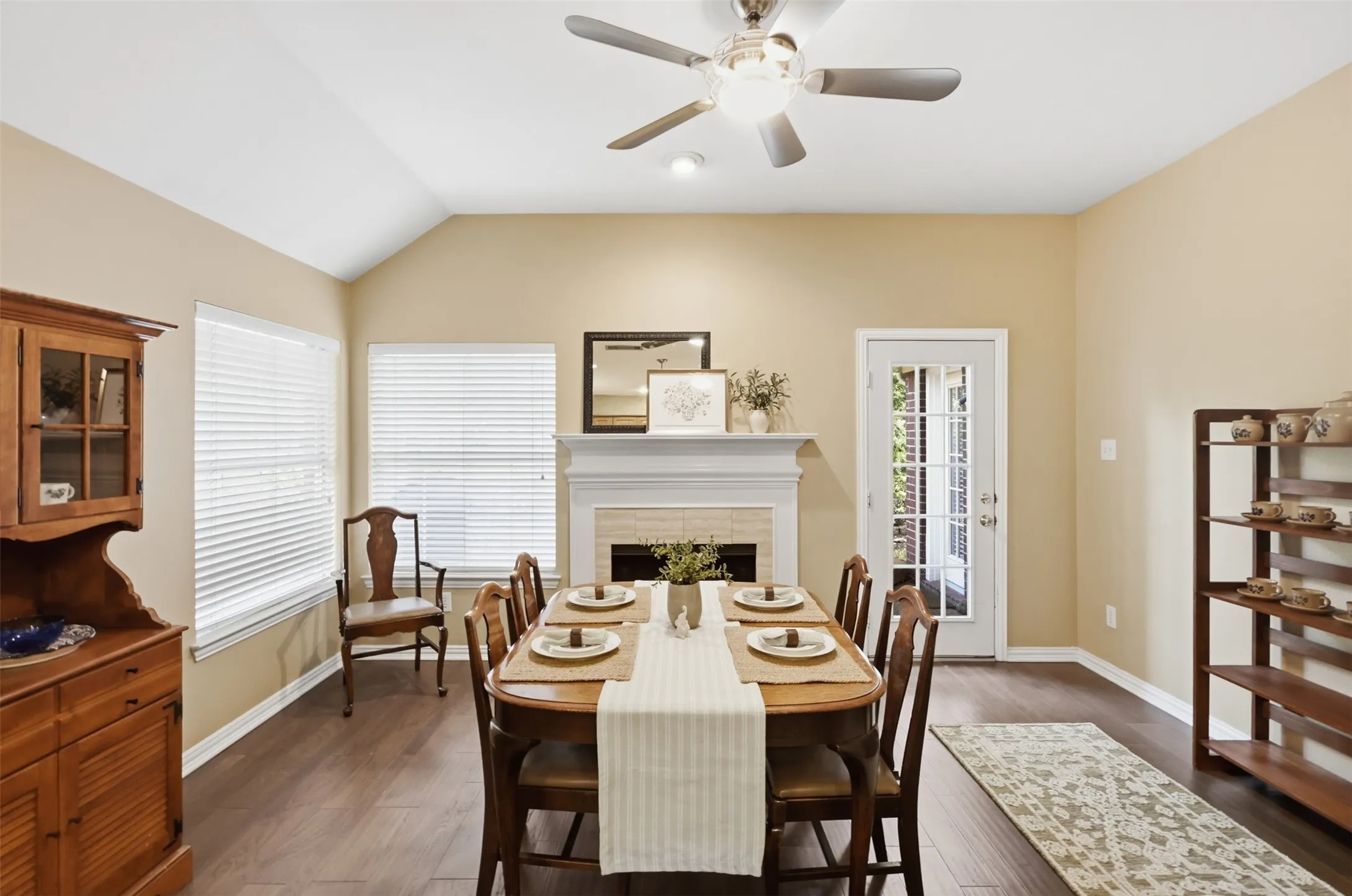 Single Family Residence For Sale in Tarrant County , 2638 Hidden Ridge Drive, Arlington, Texas 76006, 4 Bedroom, 2 Bathroom, 2 Garage spaces, 1,921 Sqft, built in 1992, Price $340,000, mls#21240489, Real Estate Agent in Arlington, Homes For Sale in Tarrant county, Homes For Sale in Arlington, Realtor in Arlington Texas, Real Estate Brokerage Independent Realty Texas, Luminita Cordes Realtor