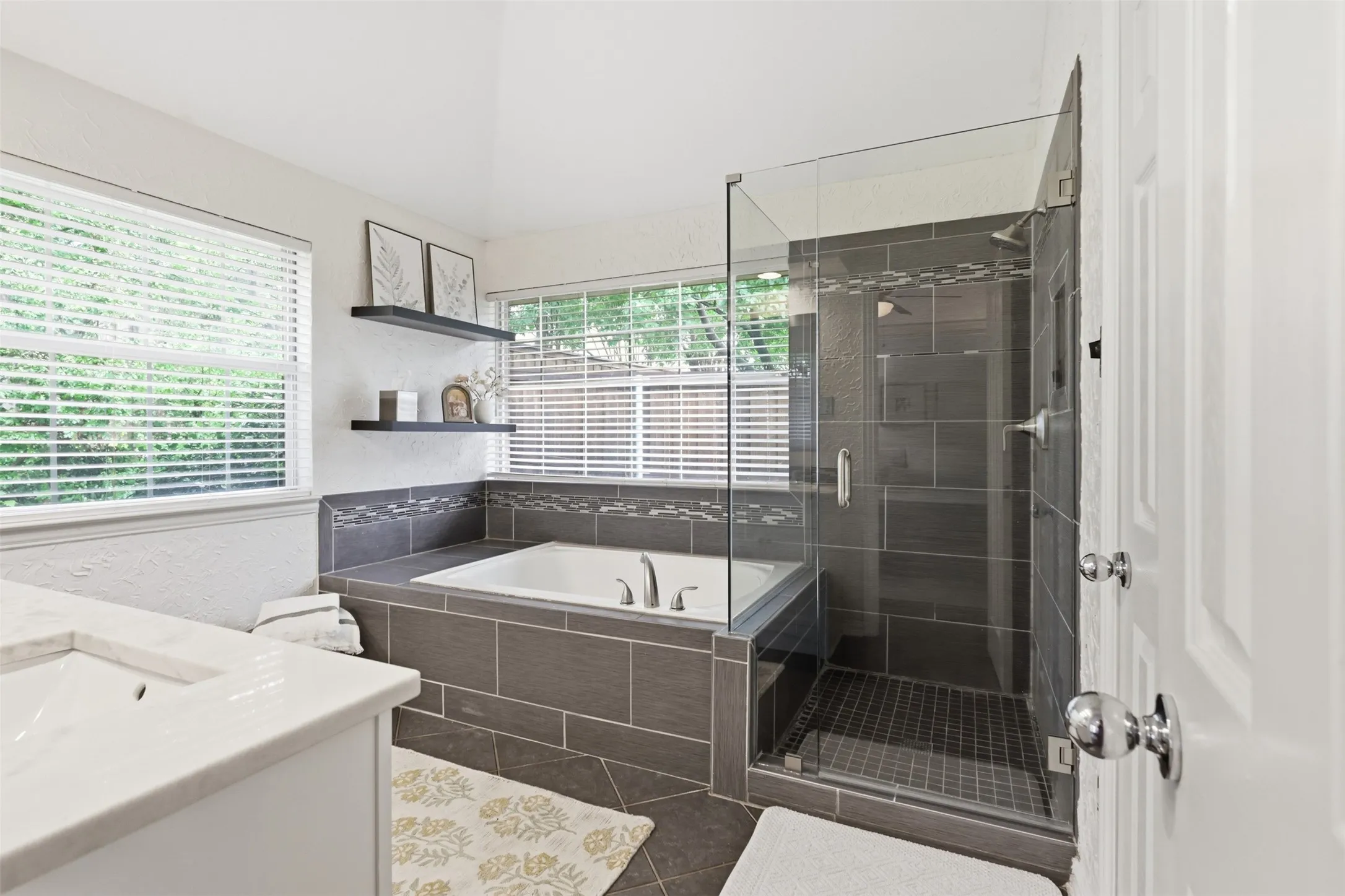 Single Family Residence For Sale in Tarrant County , 2638 Hidden Ridge Drive, Arlington, Texas 76006, 4 Bedroom, 2 Bathroom, 2 Garage spaces, 1,921 Sqft, built in 1992, Price $340,000, mls#21240489, Real Estate Agent in Arlington, Homes For Sale in Tarrant county, Homes For Sale in Arlington, Realtor in Arlington Texas, Real Estate Brokerage Independent Realty Texas, Luminita Cordes Realtor