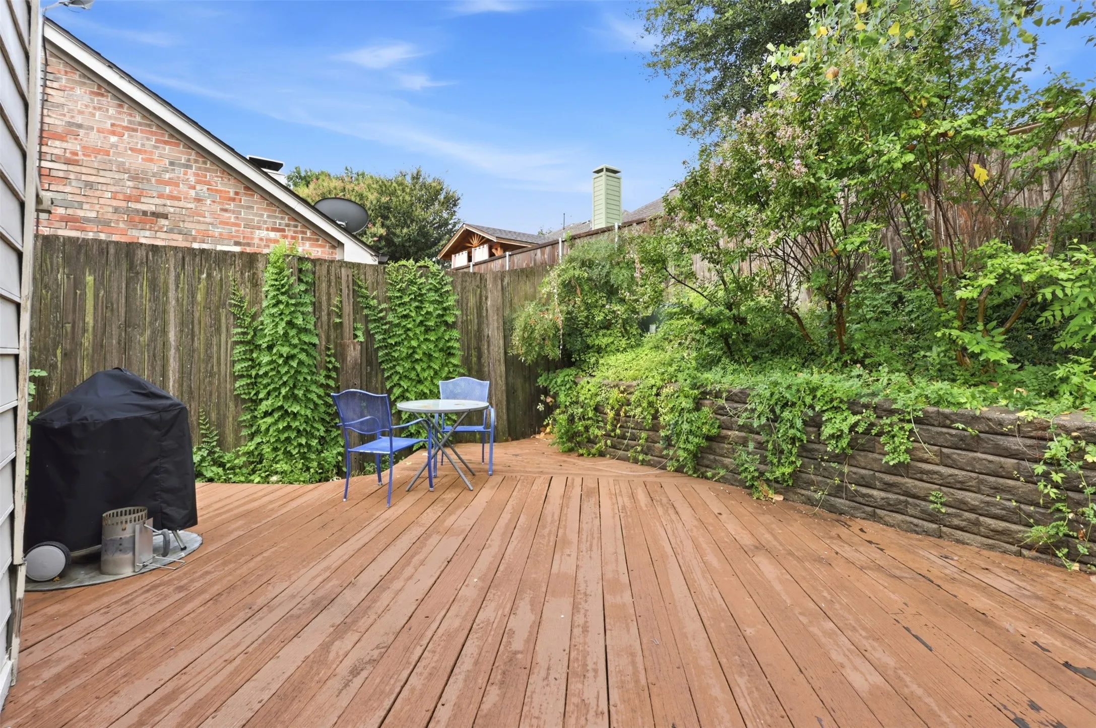 Single Family Residence For Sale in Tarrant County , 2638 Hidden Ridge Drive, Arlington, Texas 76006, 4 Bedroom, 2 Bathroom, 2 Garage spaces, 1,921 Sqft, built in 1992, Price $340,000, mls#21240489, Real Estate Agent in Arlington, Homes For Sale in Tarrant county, Homes For Sale in Arlington, Realtor in Arlington Texas, Real Estate Brokerage Independent Realty Texas, Luminita Cordes Realtor