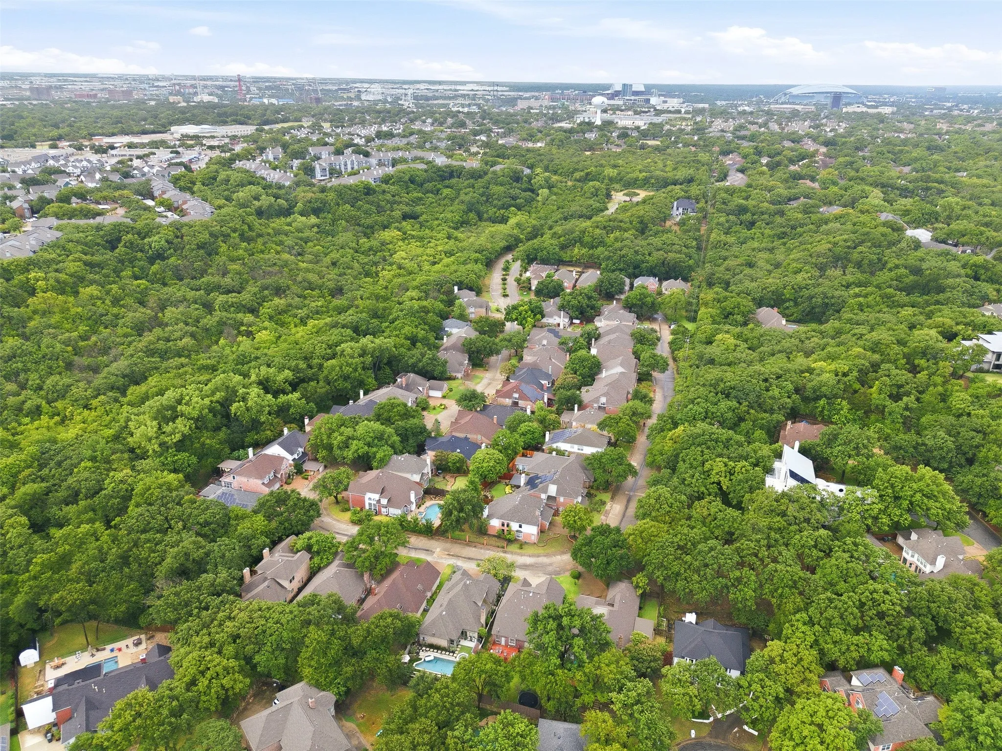 Single Family Residence For Sale in Tarrant County , 2638 Hidden Ridge Drive, Arlington, Texas 76006, 4 Bedroom, 2 Bathroom, 2 Garage spaces, 1,921 Sqft, built in 1992, Price $340,000, mls#21240489, Real Estate Agent in Arlington, Homes For Sale in Tarrant county, Homes For Sale in Arlington, Realtor in Arlington Texas, Real Estate Brokerage Independent Realty Texas, Luminita Cordes Realtor