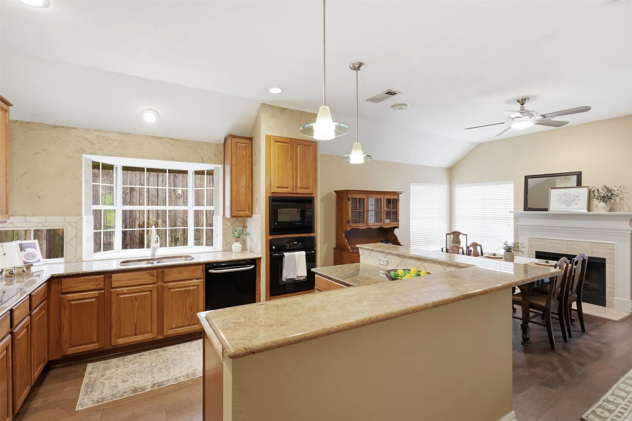 Single Family Residence For Sale in Tarrant County , 2638 Hidden Ridge Drive, Arlington, Texas 76006, 4 Bedroom, 2 Bathroom, 2 Garage spaces, 1,921 Sqft, built in 1992, Price $340,000, mls#21240489, Real Estate Agent in Arlington, Homes For Sale in Tarrant county, Homes For Sale in Arlington, Realtor in Arlington Texas, Real Estate Brokerage Independent Realty Texas, Luminita Cordes Realtor