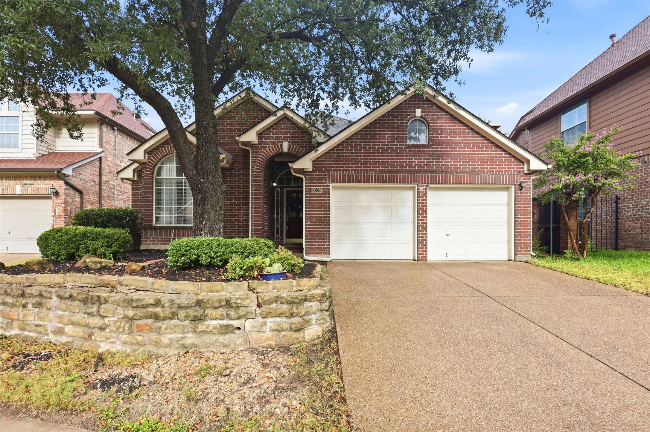 Single Family Residence For Sale in Tarrant County , 2638 Hidden Ridge Drive, Arlington, Texas 76006, 4 Bedroom, 2 Bathroom, 2 Garage spaces, 1,921 Sqft, built in 1992, Price $340,000, mls#21240489, Real Estate Agent in Arlington, Homes For Sale in Tarrant county, Homes For Sale in Arlington, Realtor in Arlington Texas, Real Estate Brokerage Independent Realty Texas, Luminita Cordes Realtor