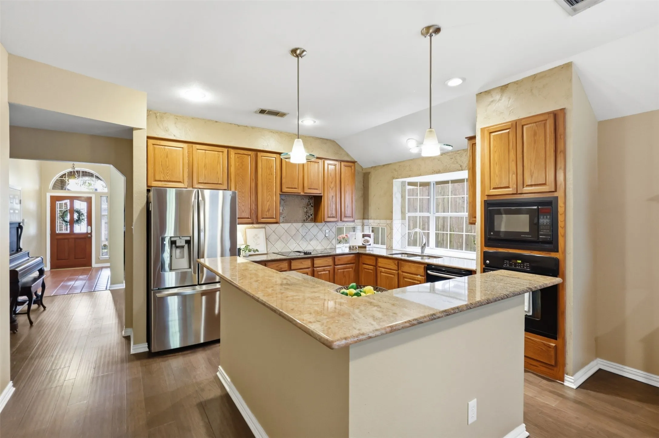 Single Family Residence For Sale in Tarrant County , 2638 Hidden Ridge Drive, Arlington, Texas 76006, 4 Bedroom, 2 Bathroom, 2 Garage spaces, 1,921 Sqft, built in 1992, Price $340,000, mls#21240489, Real Estate Agent in Arlington, Homes For Sale in Tarrant county, Homes For Sale in Arlington, Realtor in Arlington Texas, Real Estate Brokerage Independent Realty Texas, Luminita Cordes Realtor