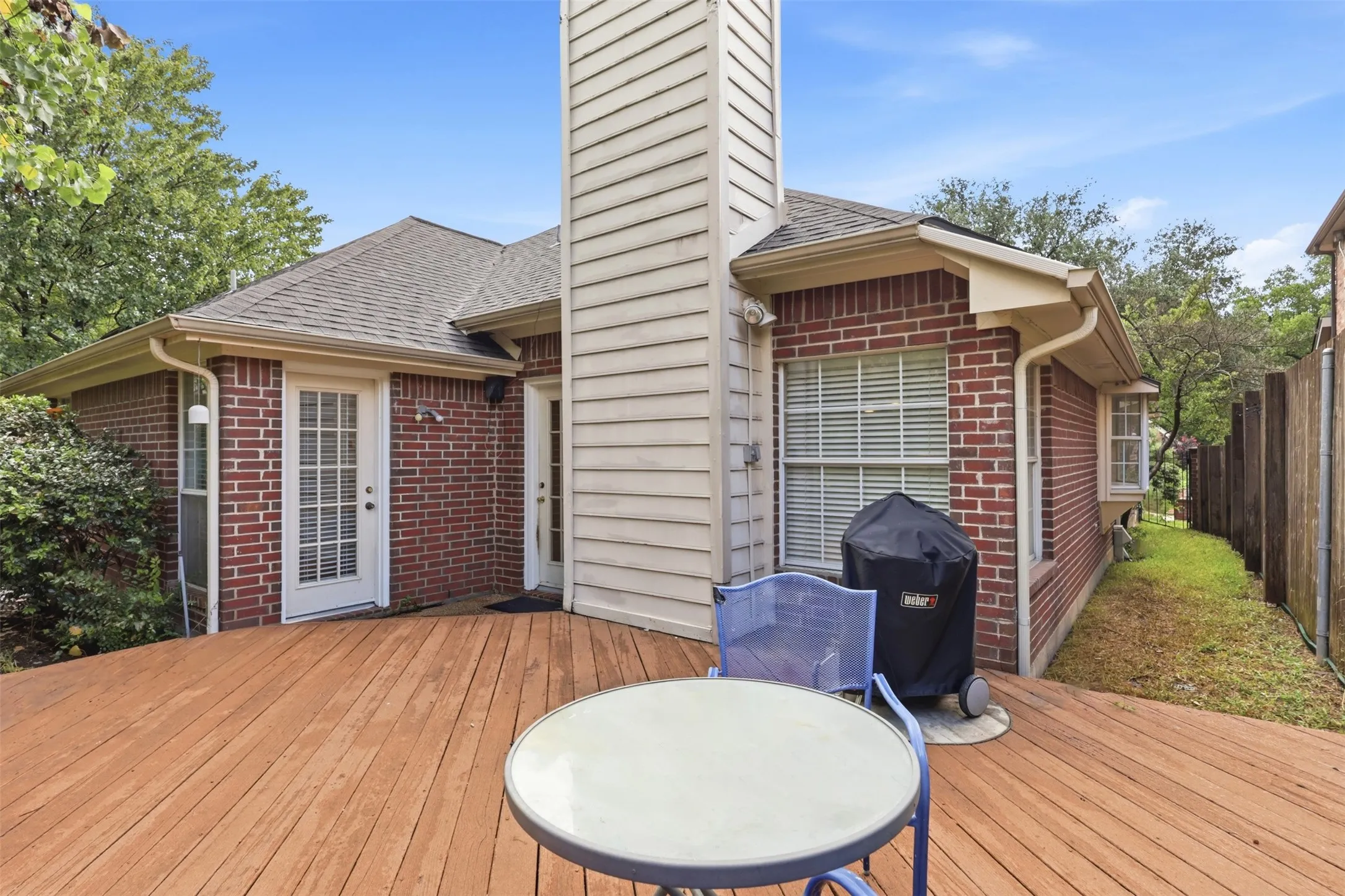 Single Family Residence For Sale in Tarrant County , 2638 Hidden Ridge Drive, Arlington, Texas 76006, 4 Bedroom, 2 Bathroom, 2 Garage spaces, 1,921 Sqft, built in 1992, Price $340,000, mls#21240489, Real Estate Agent in Arlington, Homes For Sale in Tarrant county, Homes For Sale in Arlington, Realtor in Arlington Texas, Real Estate Brokerage Independent Realty Texas, Luminita Cordes Realtor