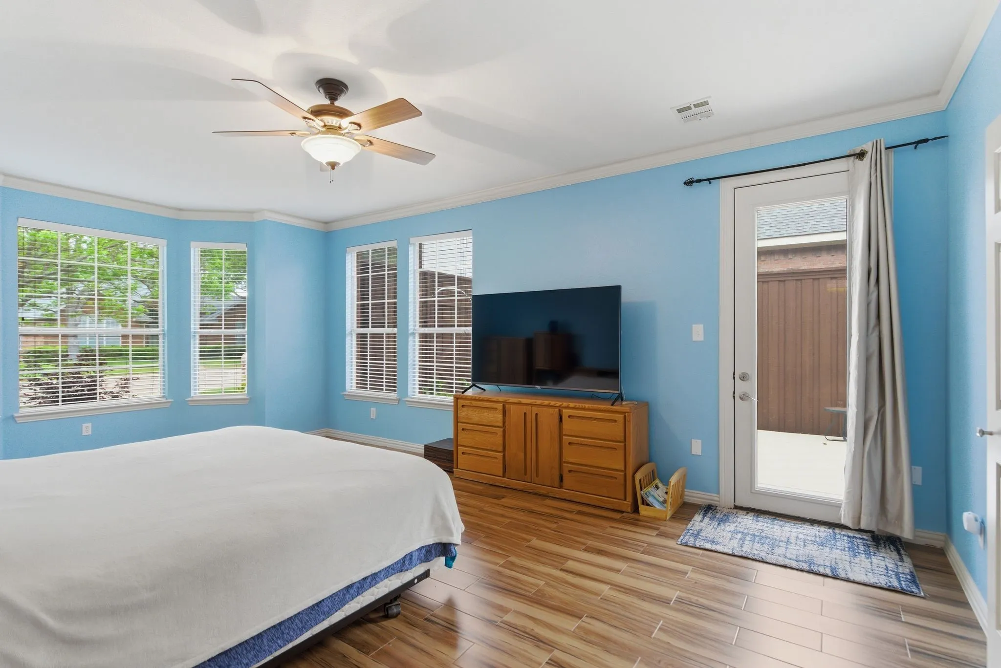 Single Family Residence For Sale in Denton County , 17816 Cypress Falls Drive, Dallas, Texas 75287, 4 Bedroom, 4 Bathroom, 3 Garage spaces, 3,734 Sqft, built in 1997, Preowned, mls#21239373, Real Estate Agent in Dallas, Homes For Sale in Denton county, Homes For Sale in Dallas, Realtor in Dallas Texas, Real Estate Brokerage Independent Realty Texas, Luminita Cordes Realtor