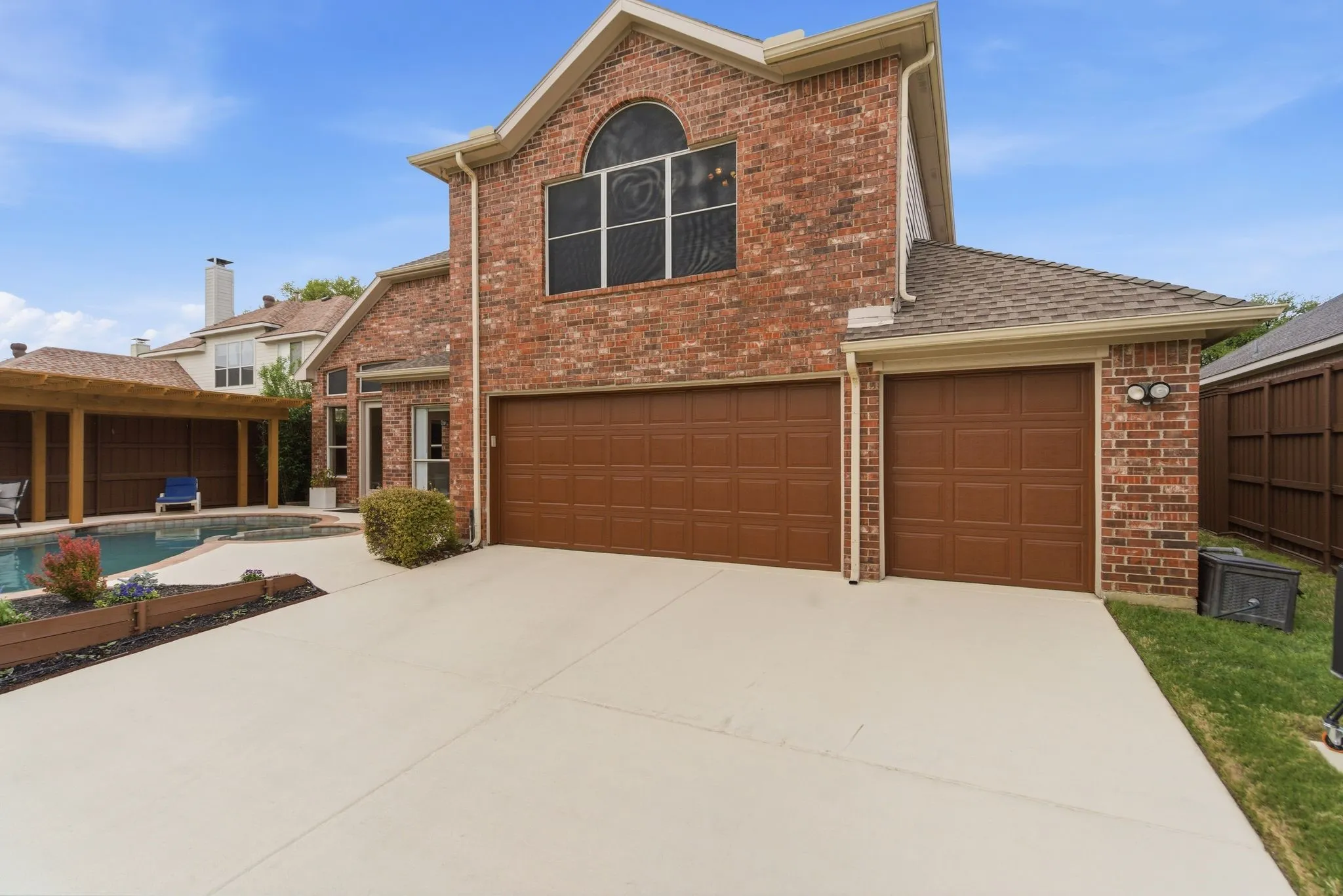 Single Family Residence For Sale in Denton County , 17816 Cypress Falls Drive, Dallas, Texas 75287, 4 Bedroom, 4 Bathroom, 3 Garage spaces, 3,734 Sqft, built in 1997, Preowned, mls#21239373, Real Estate Agent in Dallas, Homes For Sale in Denton county, Homes For Sale in Dallas, Realtor in Dallas Texas, Real Estate Brokerage Independent Realty Texas, Luminita Cordes Realtor