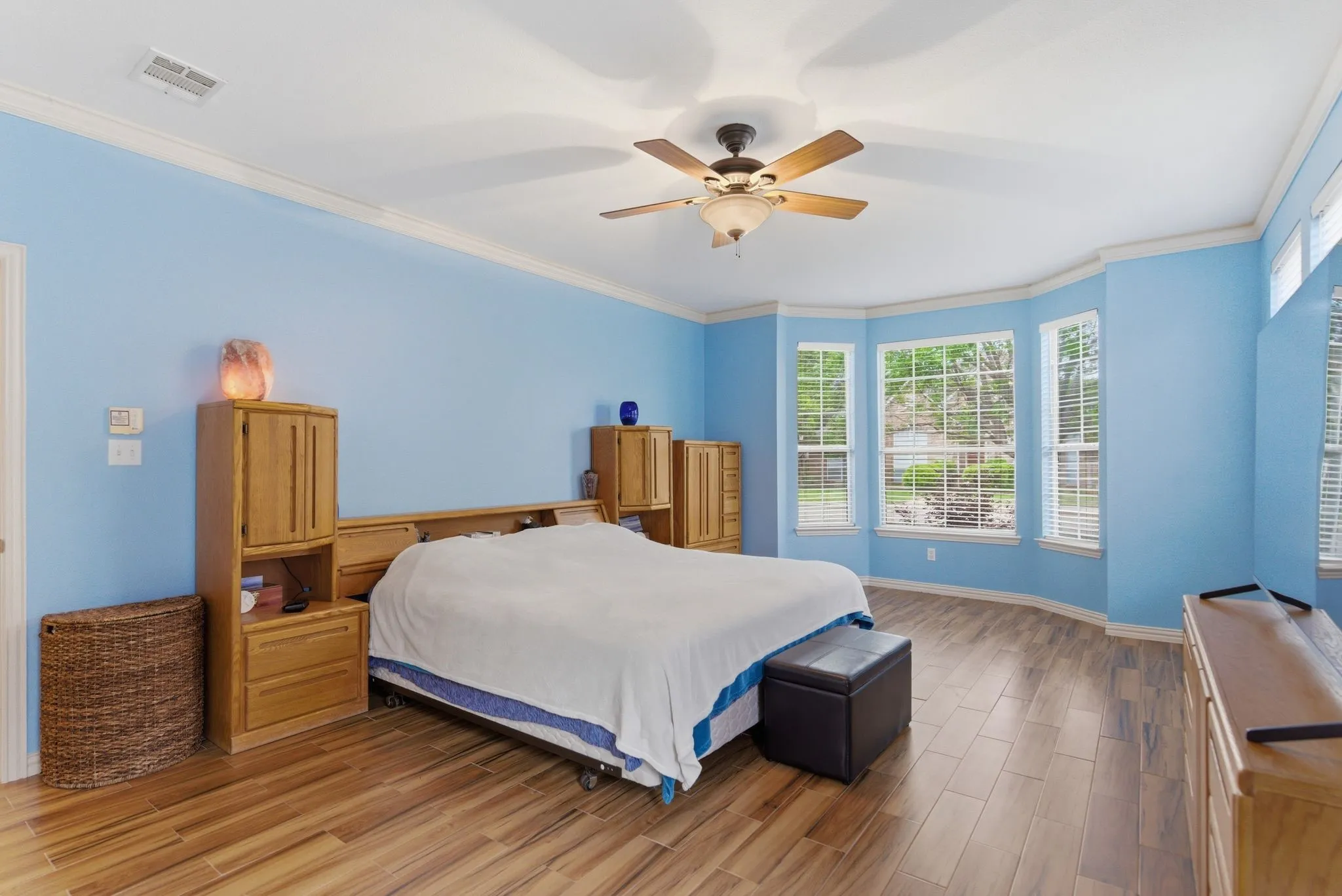Single Family Residence For Sale in Denton County , 17816 Cypress Falls Drive, Dallas, Texas 75287, 4 Bedroom, 4 Bathroom, 3 Garage spaces, 3,734 Sqft, built in 1997, Preowned, mls#21239373, Real Estate Agent in Dallas, Homes For Sale in Denton county, Homes For Sale in Dallas, Realtor in Dallas Texas, Real Estate Brokerage Independent Realty Texas, Luminita Cordes Realtor
