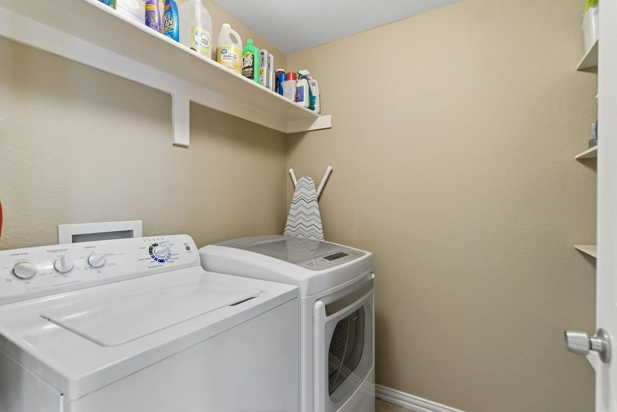 Single Family Residence For Sale in Denton County , 17816 Cypress Falls Drive, Dallas, Texas 75287, 4 Bedroom, 4 Bathroom, 3 Garage spaces, 3,734 Sqft, built in 1997, Preowned, mls#21239373, Real Estate Agent in Dallas, Homes For Sale in Denton county, Homes For Sale in Dallas, Realtor in Dallas Texas, Real Estate Brokerage Independent Realty Texas, Luminita Cordes Realtor