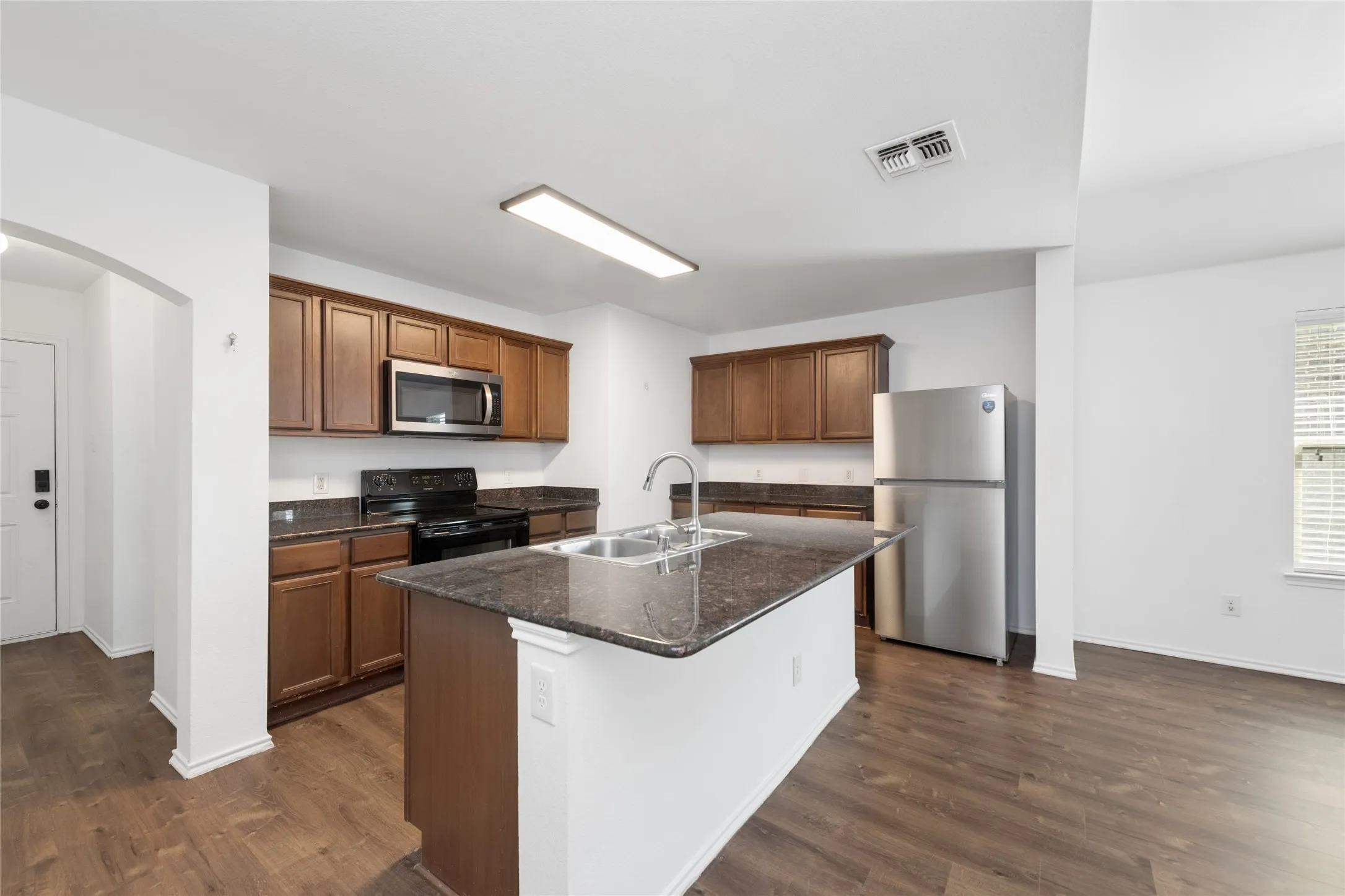 Single Family Residence For Sale in Collin County , 402 Andalusian Trail, Celina, Texas 75009, 4 Bedroom, 2 Bathroom, 2 Garage spaces, 1,833 Sqft, built in 2014, mls#21239896, Real Estate Agent in Celina, Homes For Sale in Collin county, Homes For Sale in Celina, Realtor in Celina Texas, Real Estate Brokerage Independent Realty Texas, Luminita Cordes Realtor